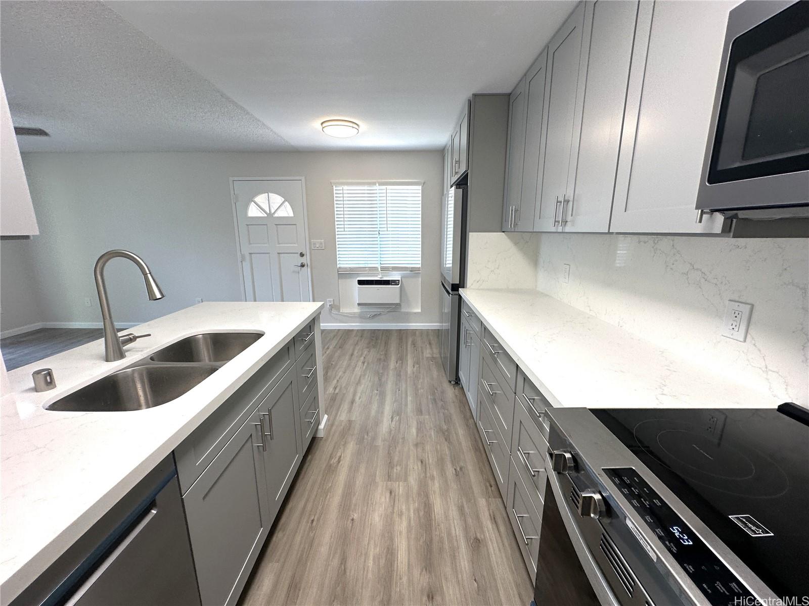 Photo 8 of 25