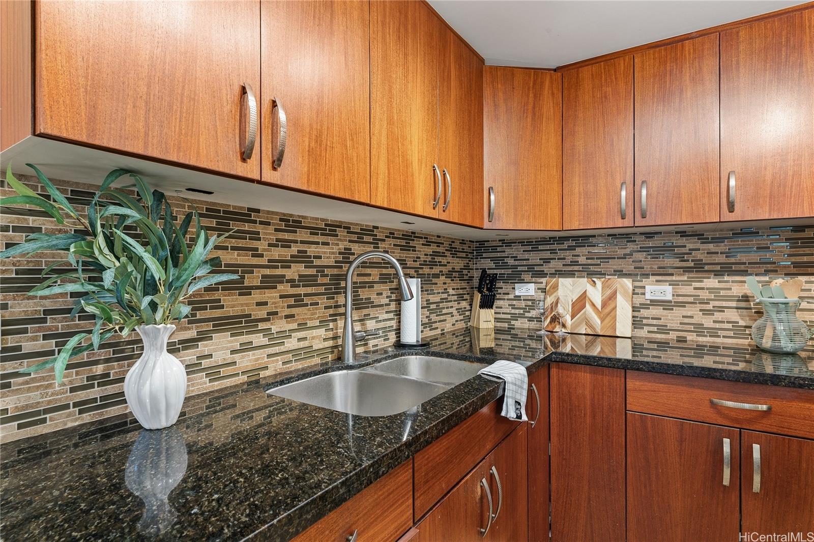 Photo 6 of 25