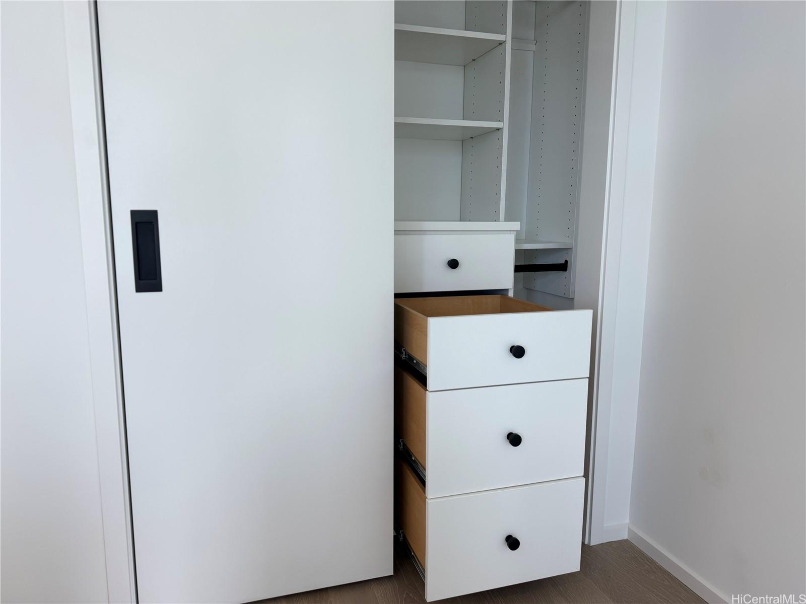 Photo 18 of 25