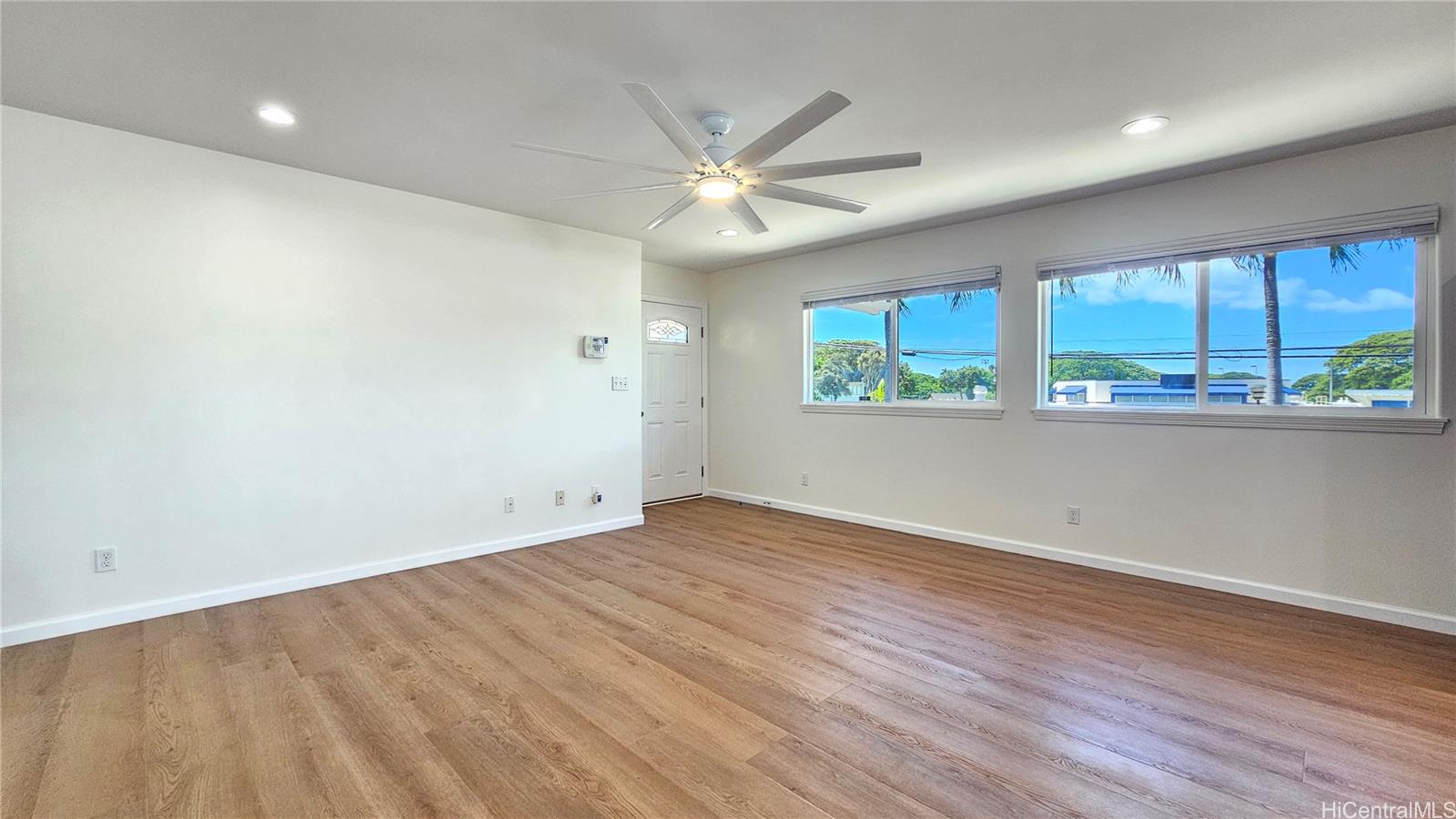 Photo 4 of 25