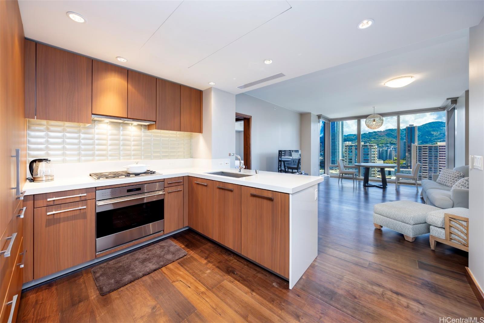 1555 Kapiolani Boulevard 1611