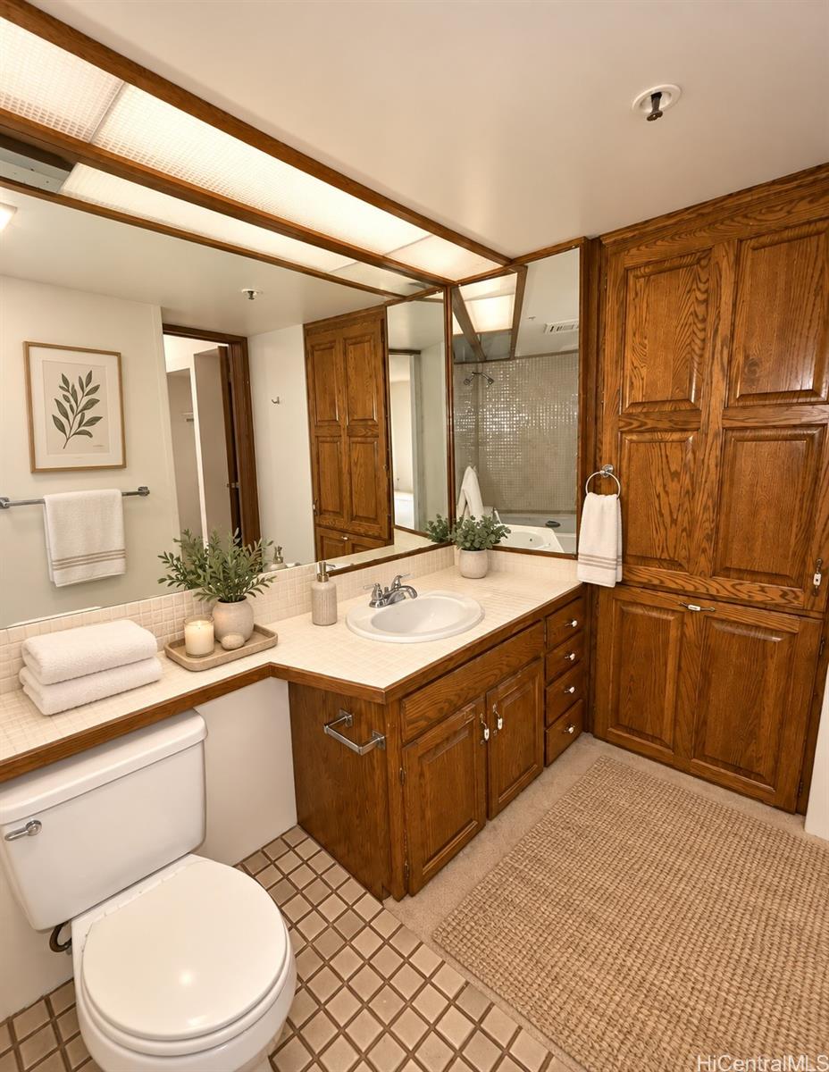 555 Hahaione Street  Unit 9E