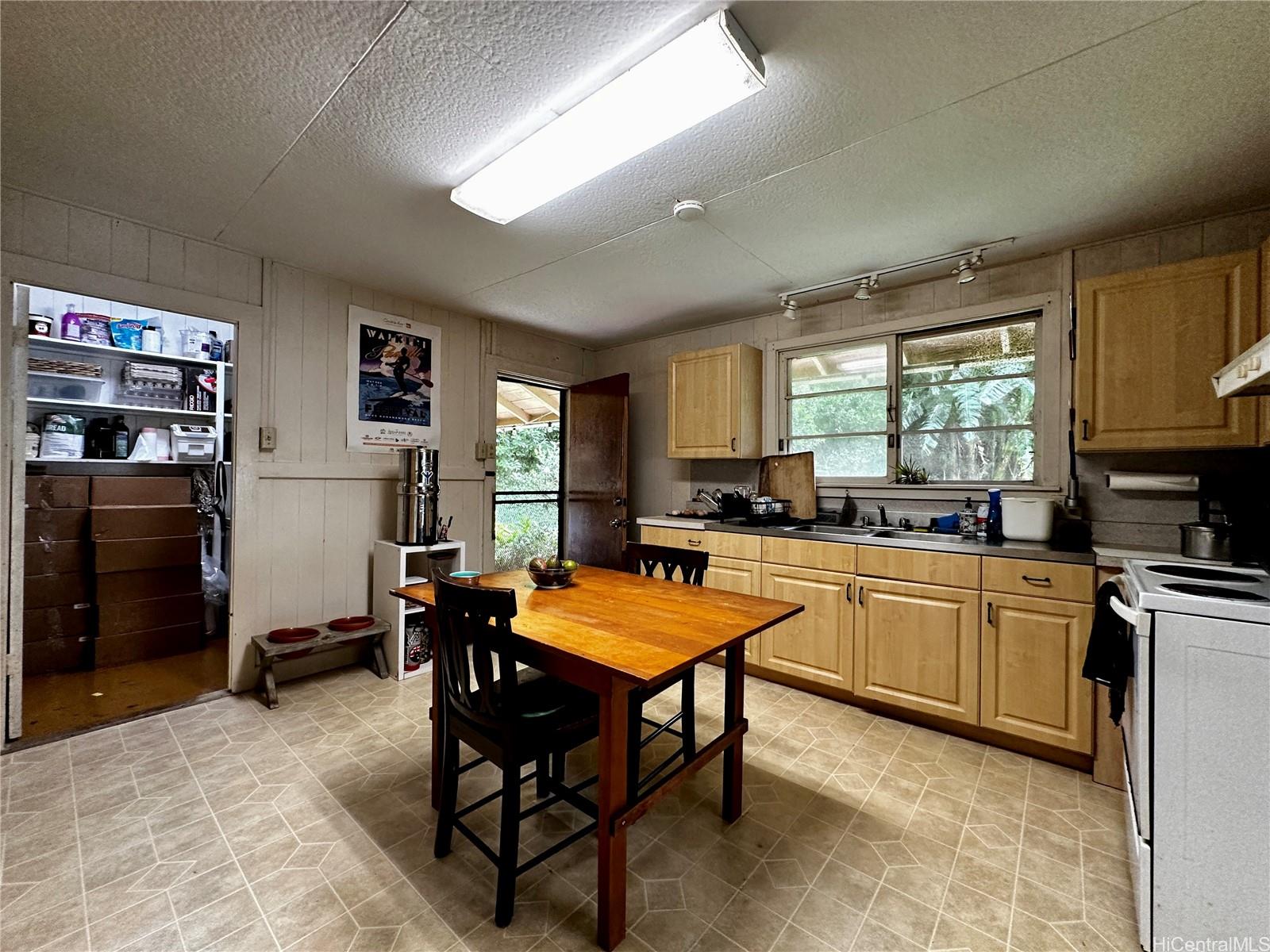 Photo 11 of 25