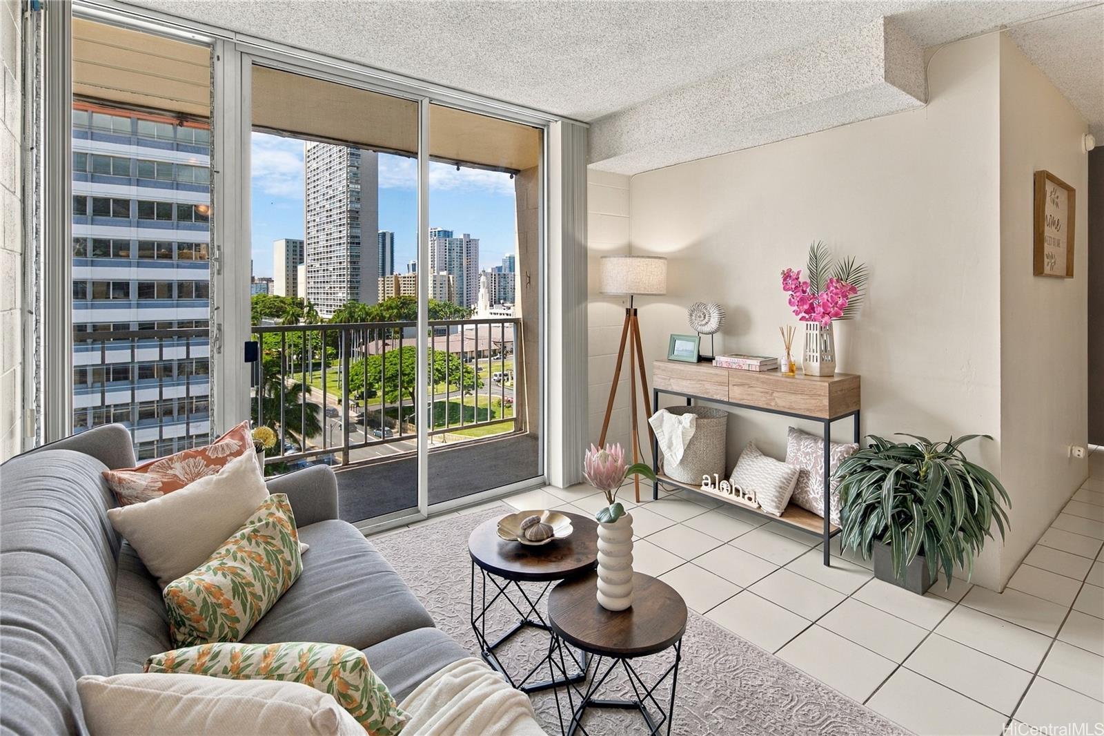 1415 Punahou Street 906