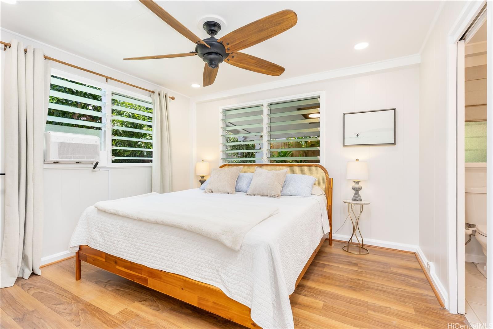 Photo 14 of 25