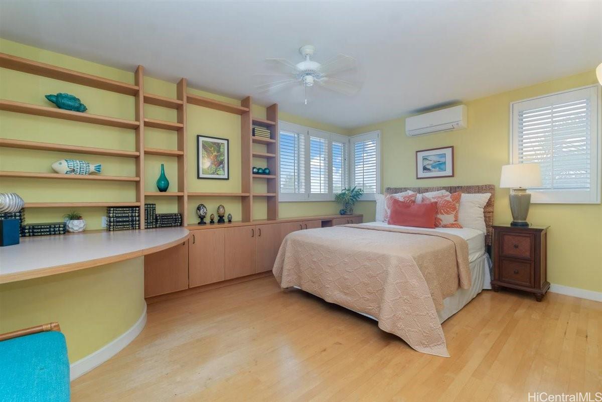 Photo 7 of 24