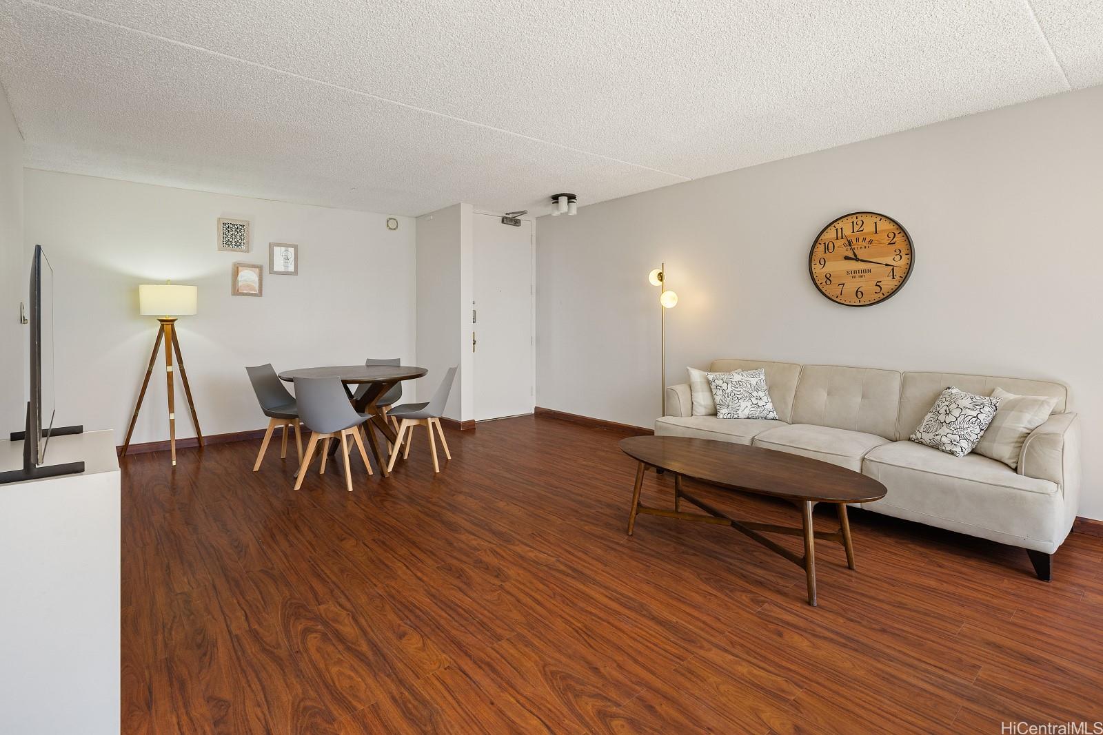 Photo 6 of 25