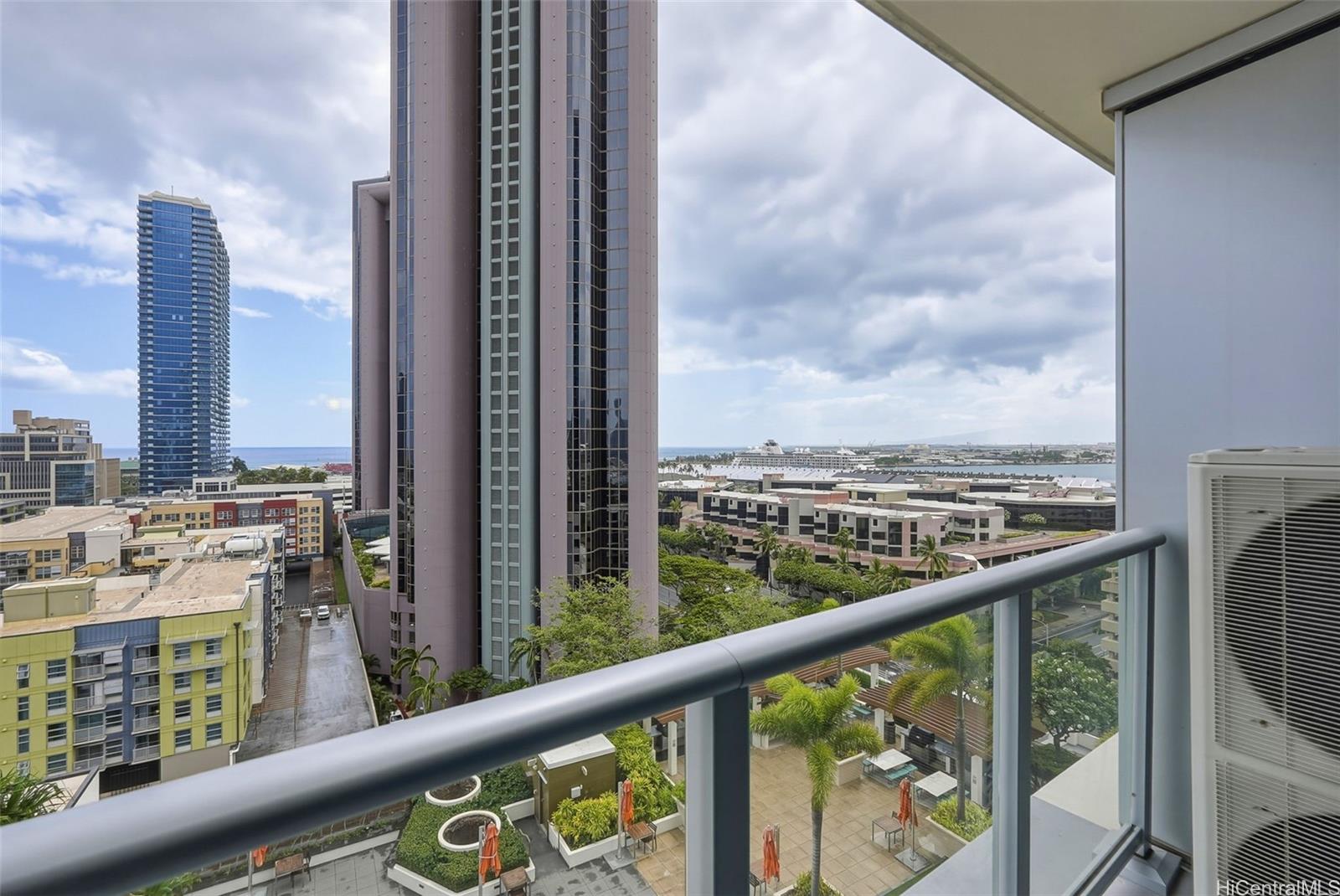 Photo 17 of 25
