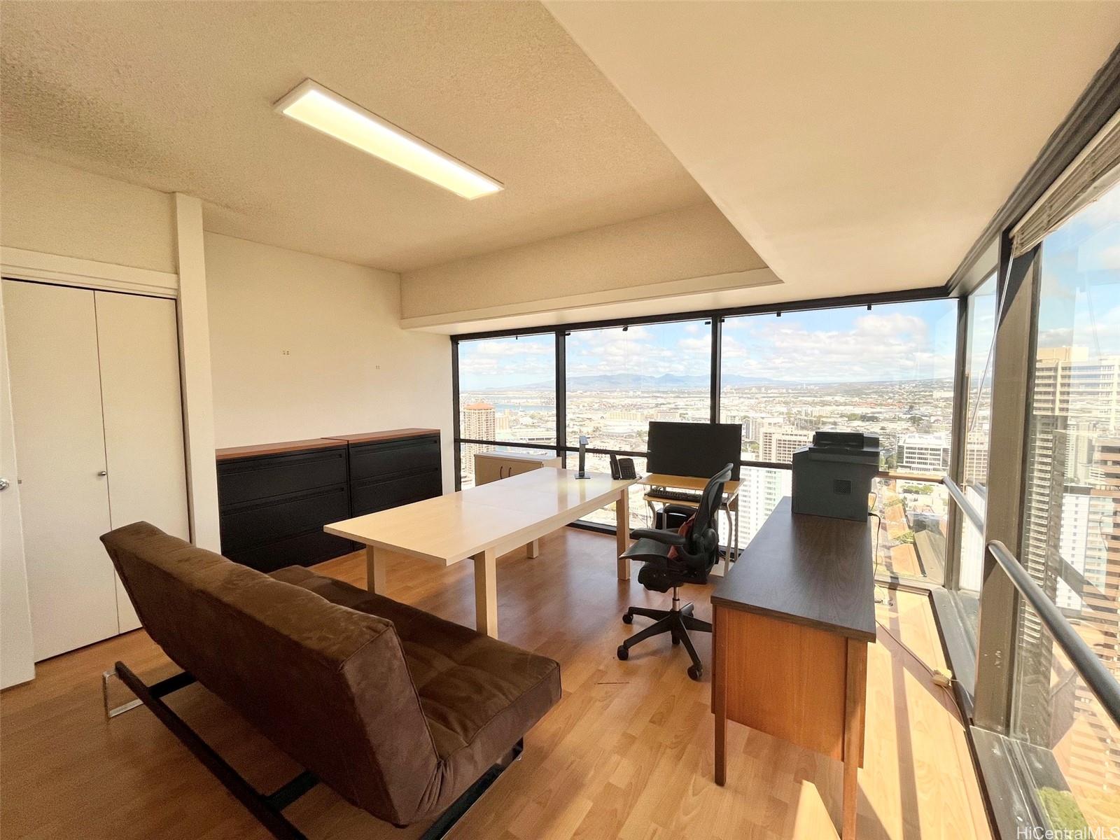 Photo 3 of 18