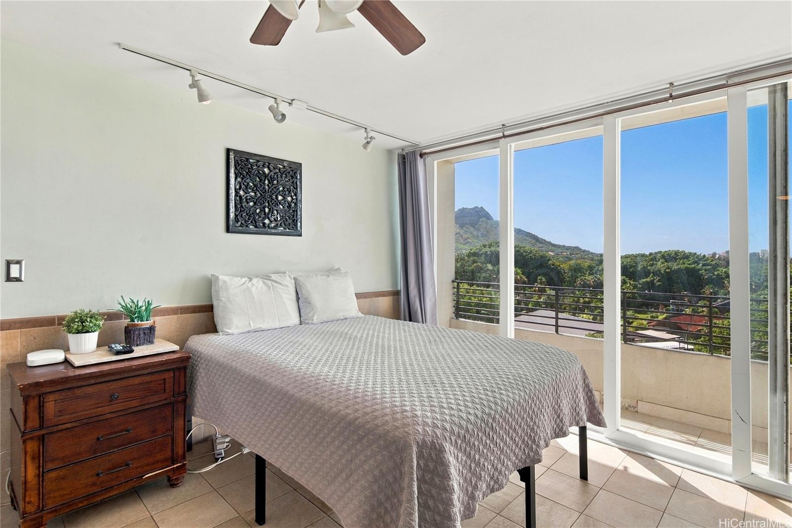 134 Kapahulu Avenue 709