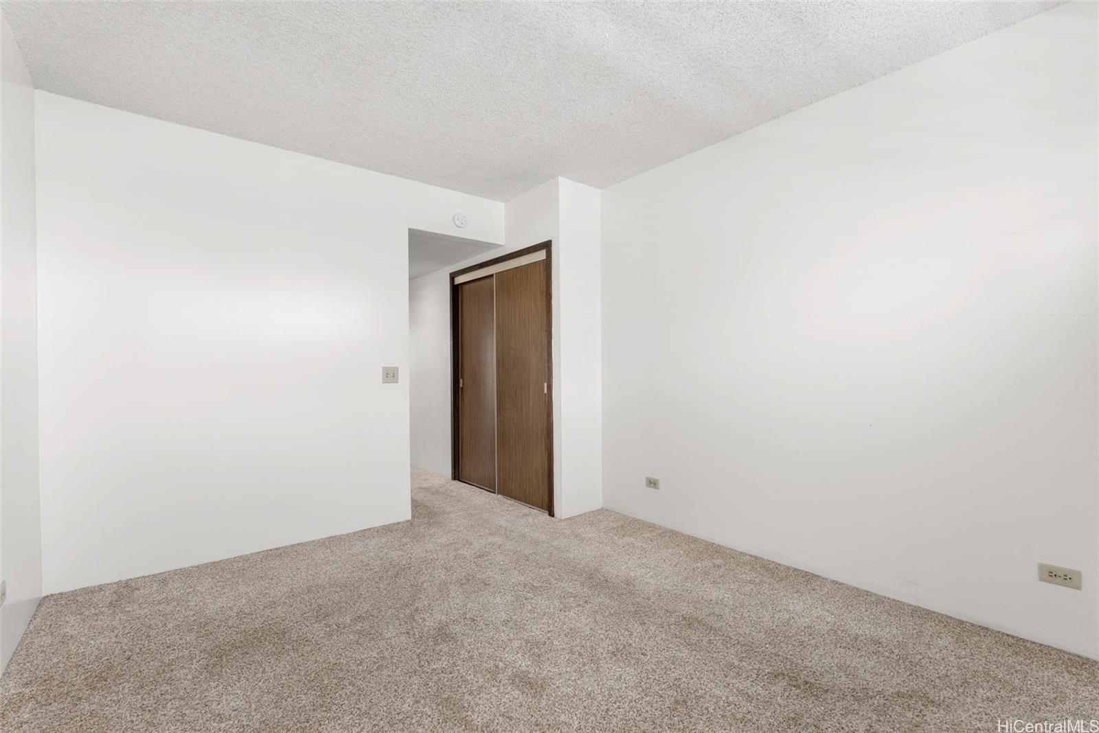 Photo 11 of 23