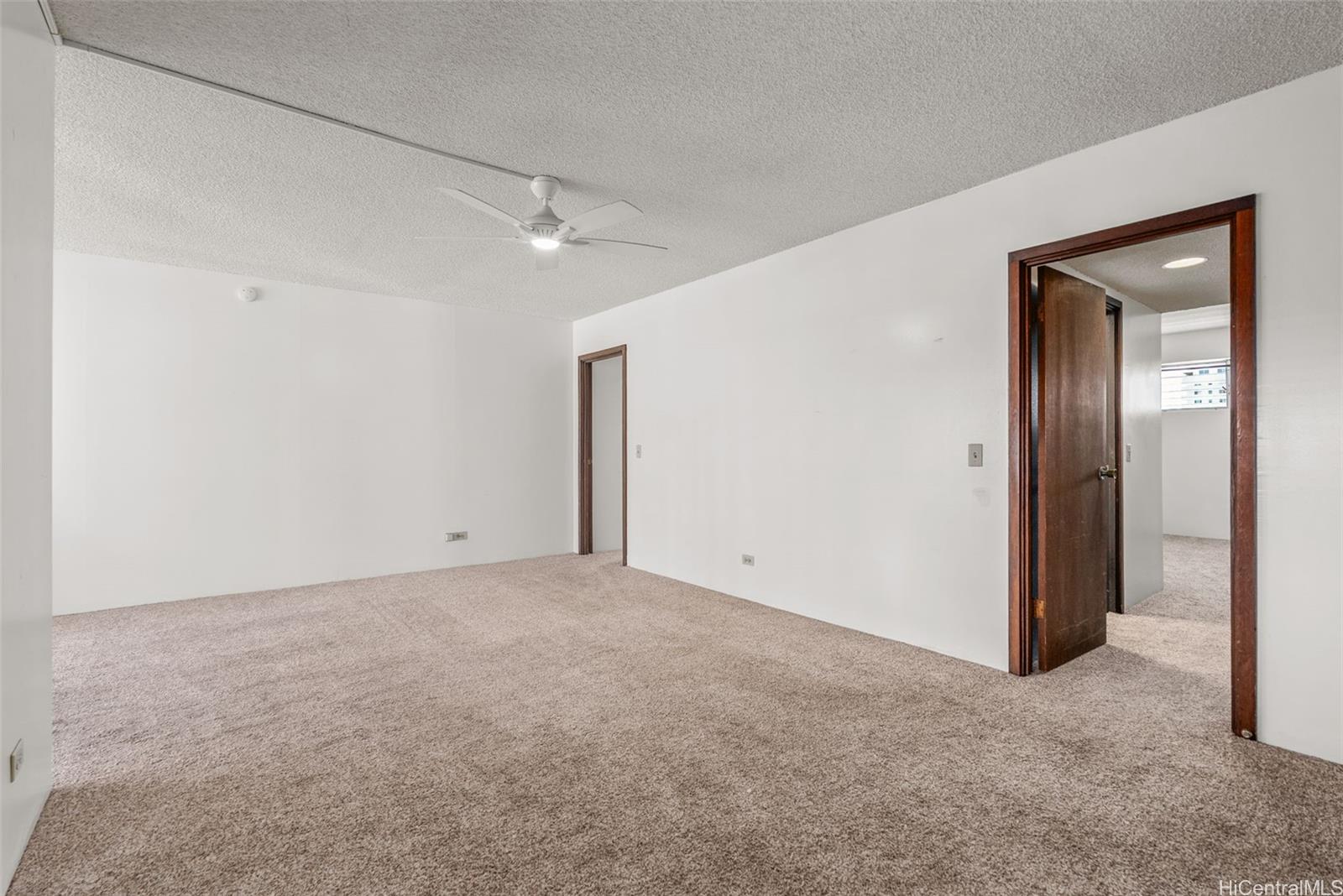 Photo 3 of 23