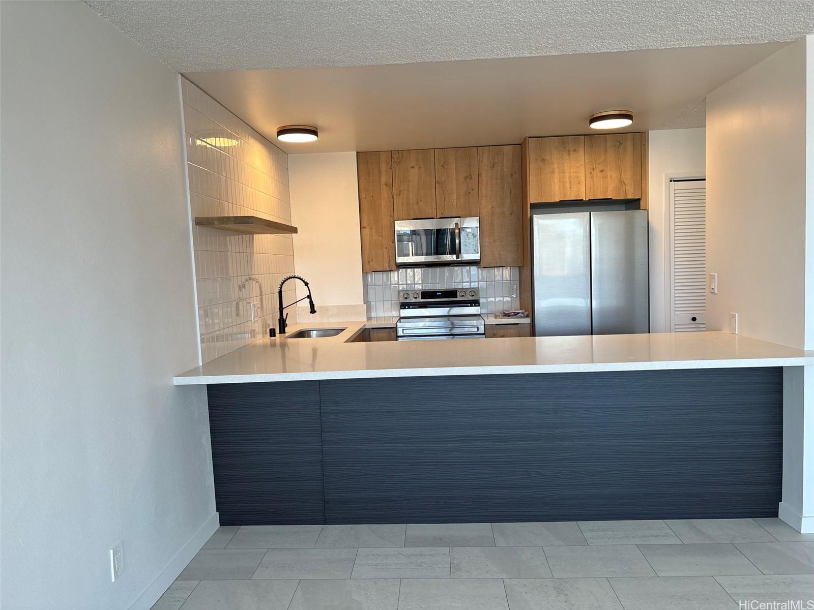 1255 Nuuanu Avenue 2002