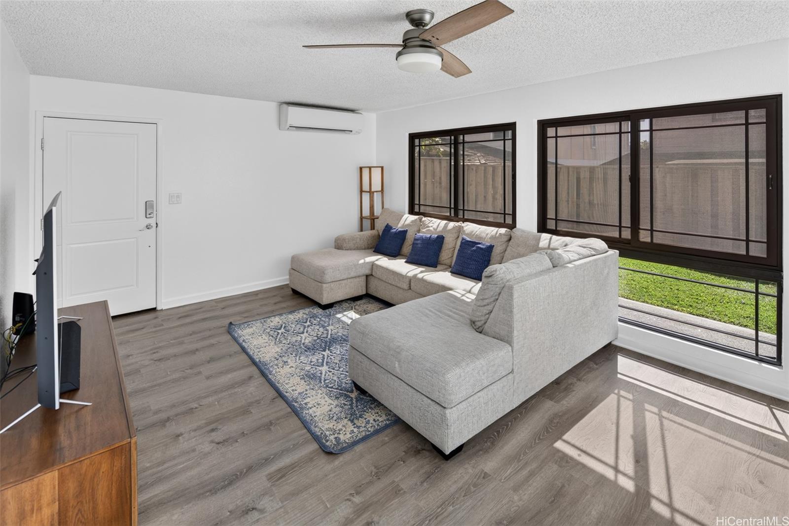 Photo 4 of 23