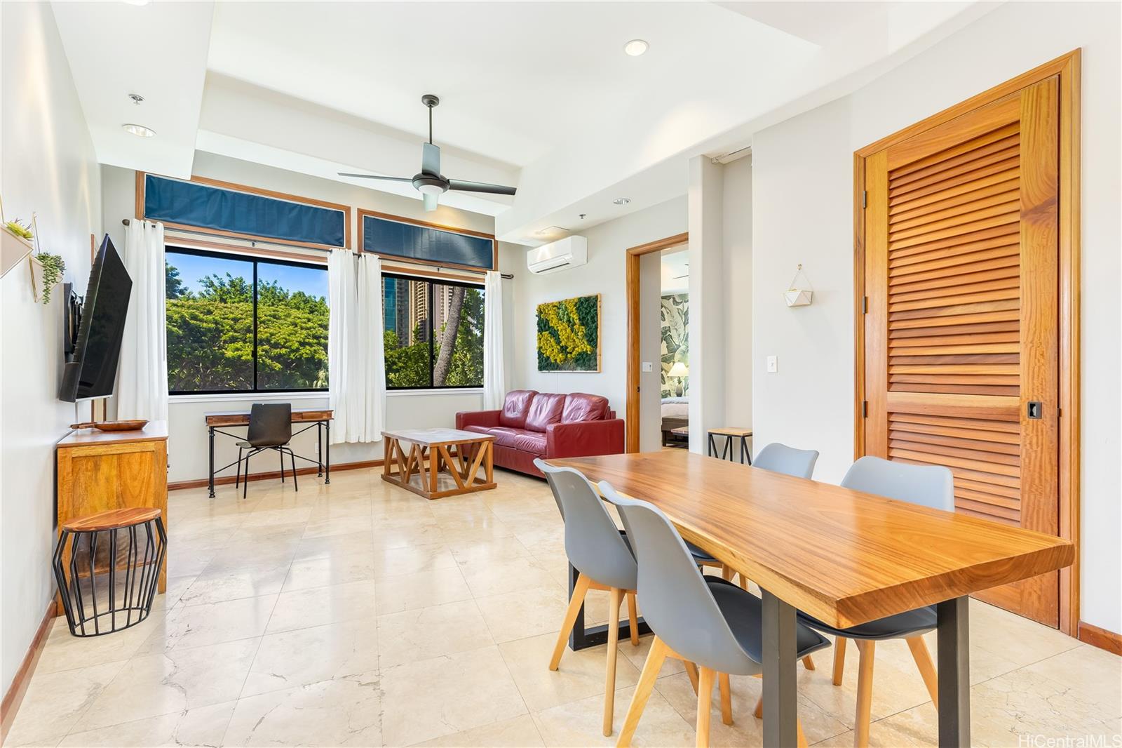 Click for more details 2045 Kalakaua Avenue M300