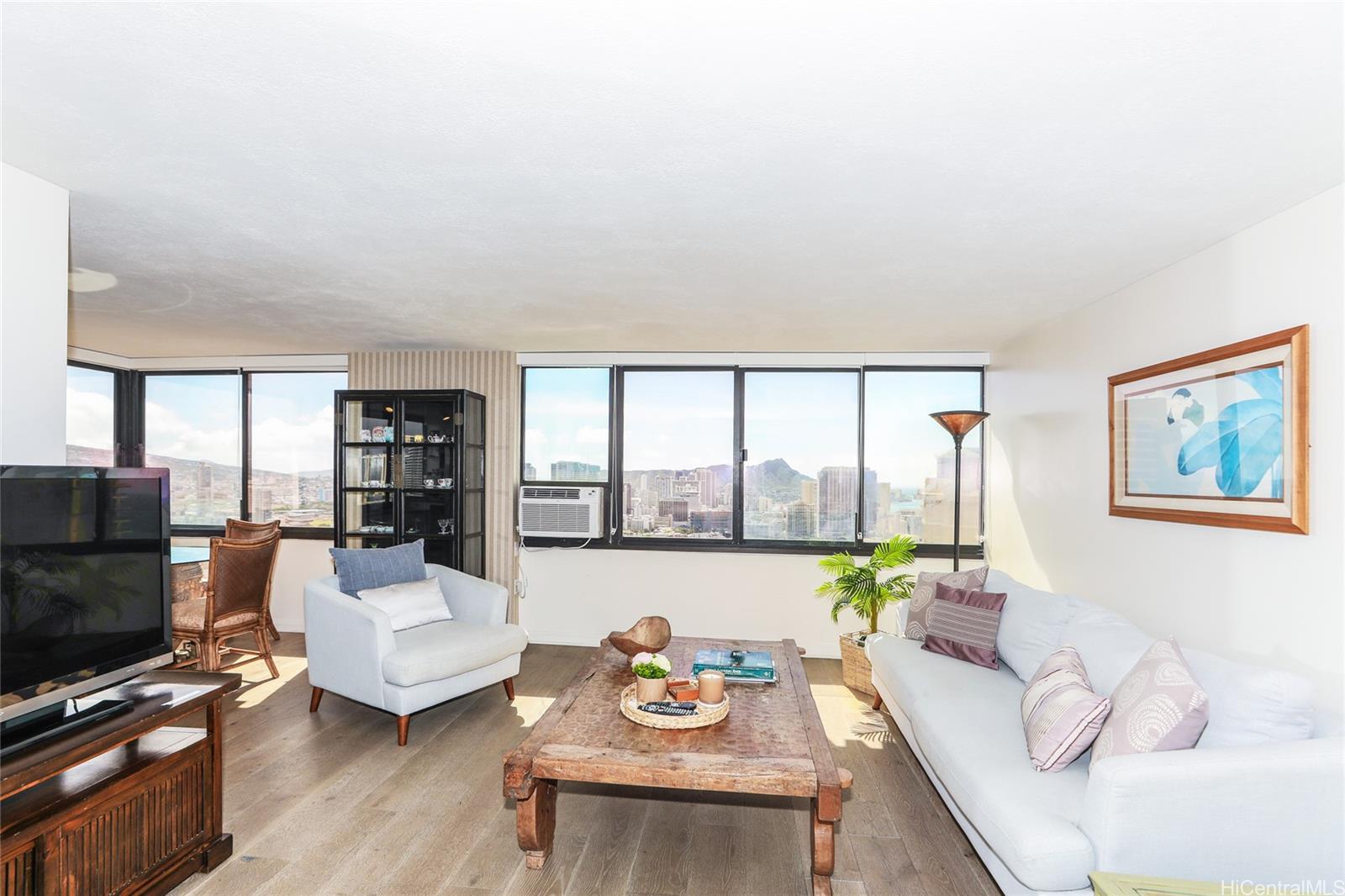 Photo 16 of 25