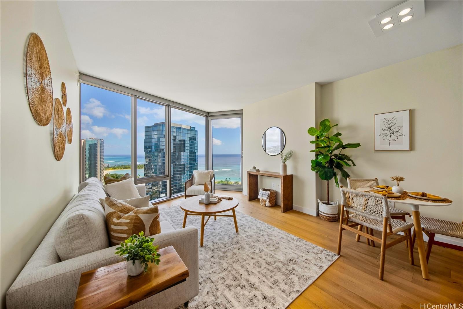 1001 Queen Street 3206