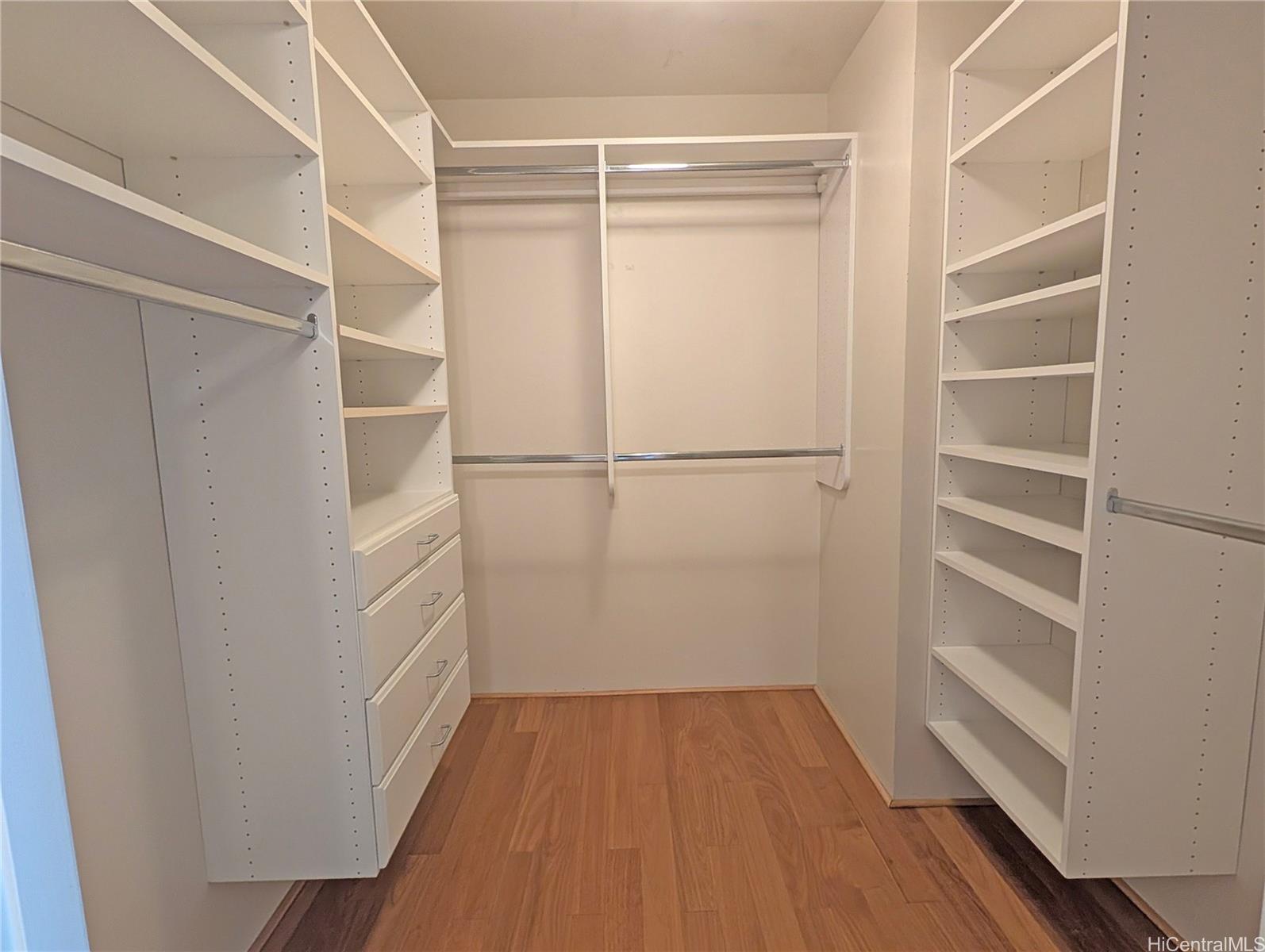 Photo 18 of 25