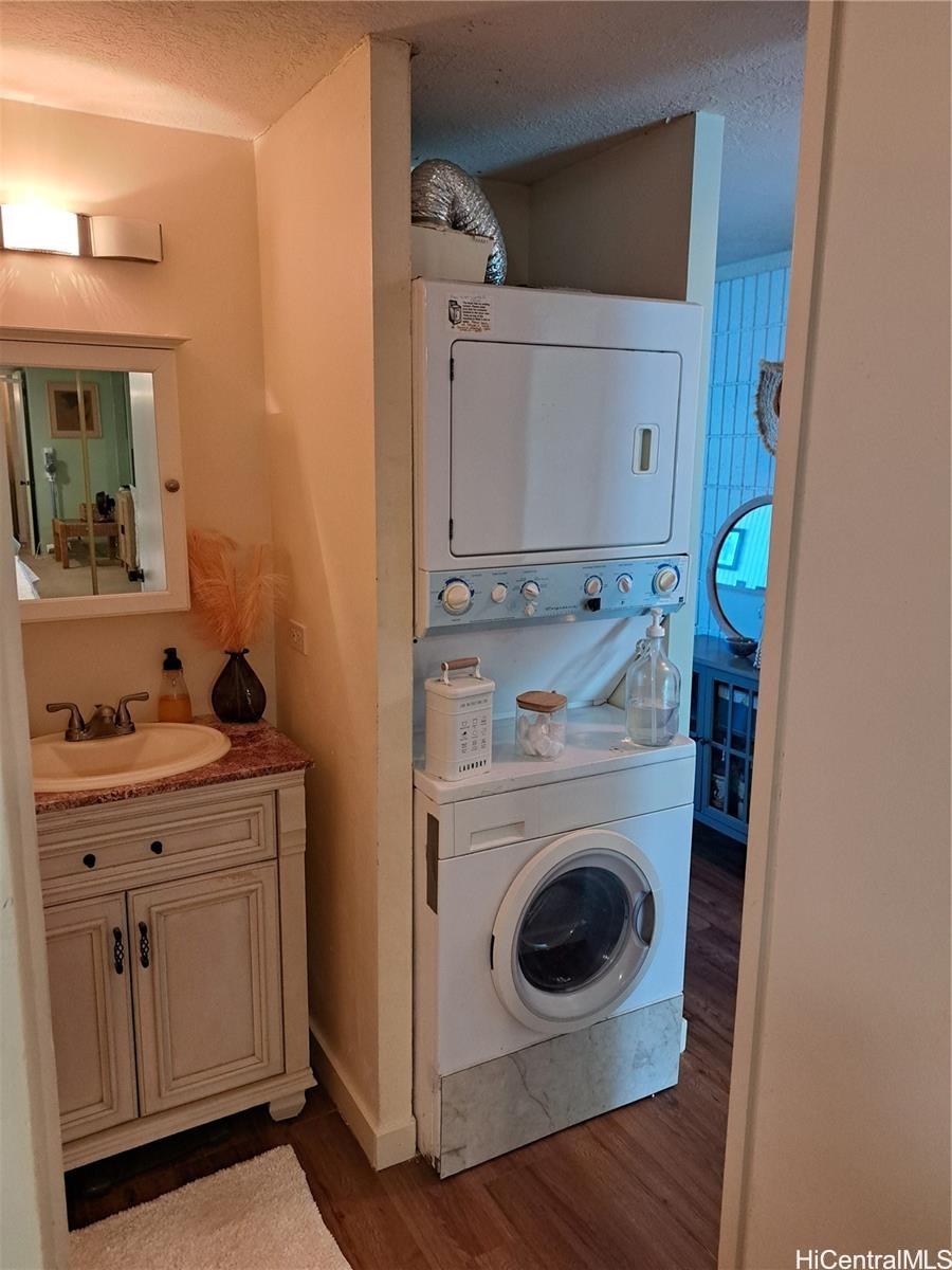 Photo 10 of 25