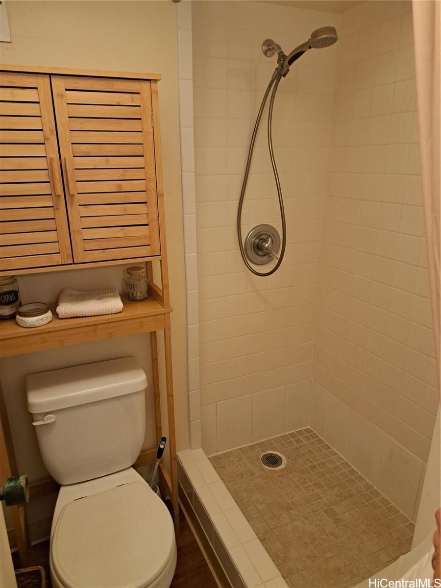 Photo 16 of 25