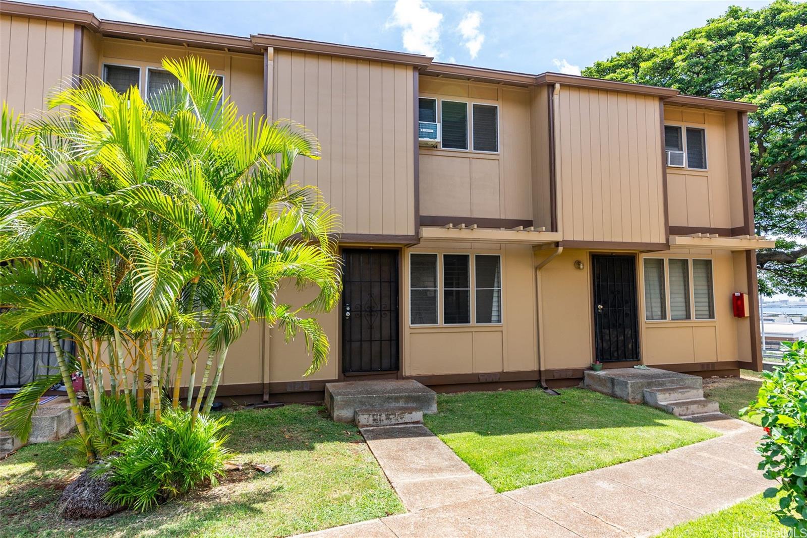 Click for more details 98-1383-E Hinu Place 68