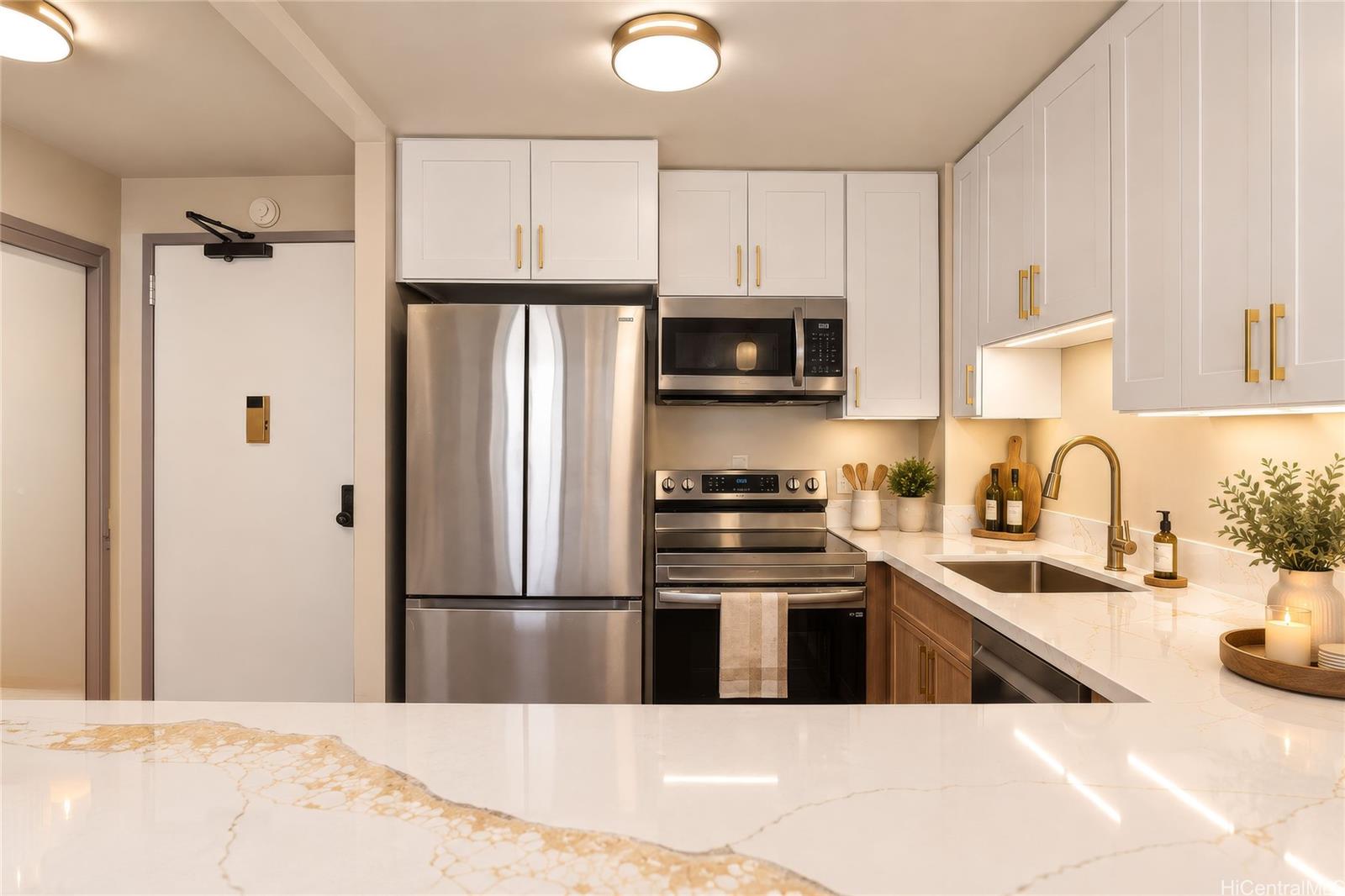 55 S Kukui Street  Unit D2106