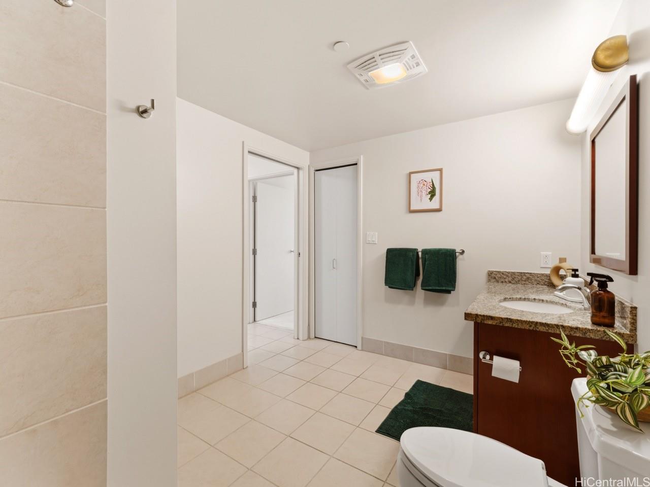 Photo 11 of 24