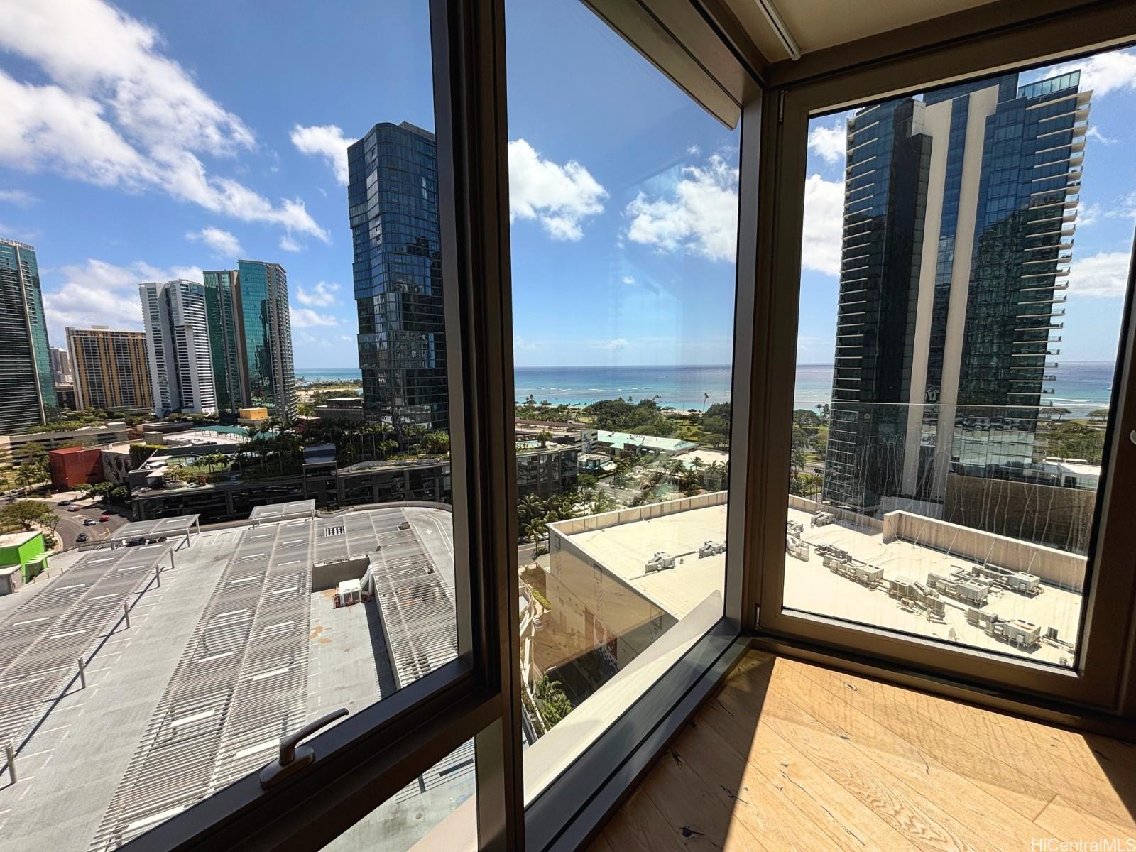 1001 Queen Street 1602