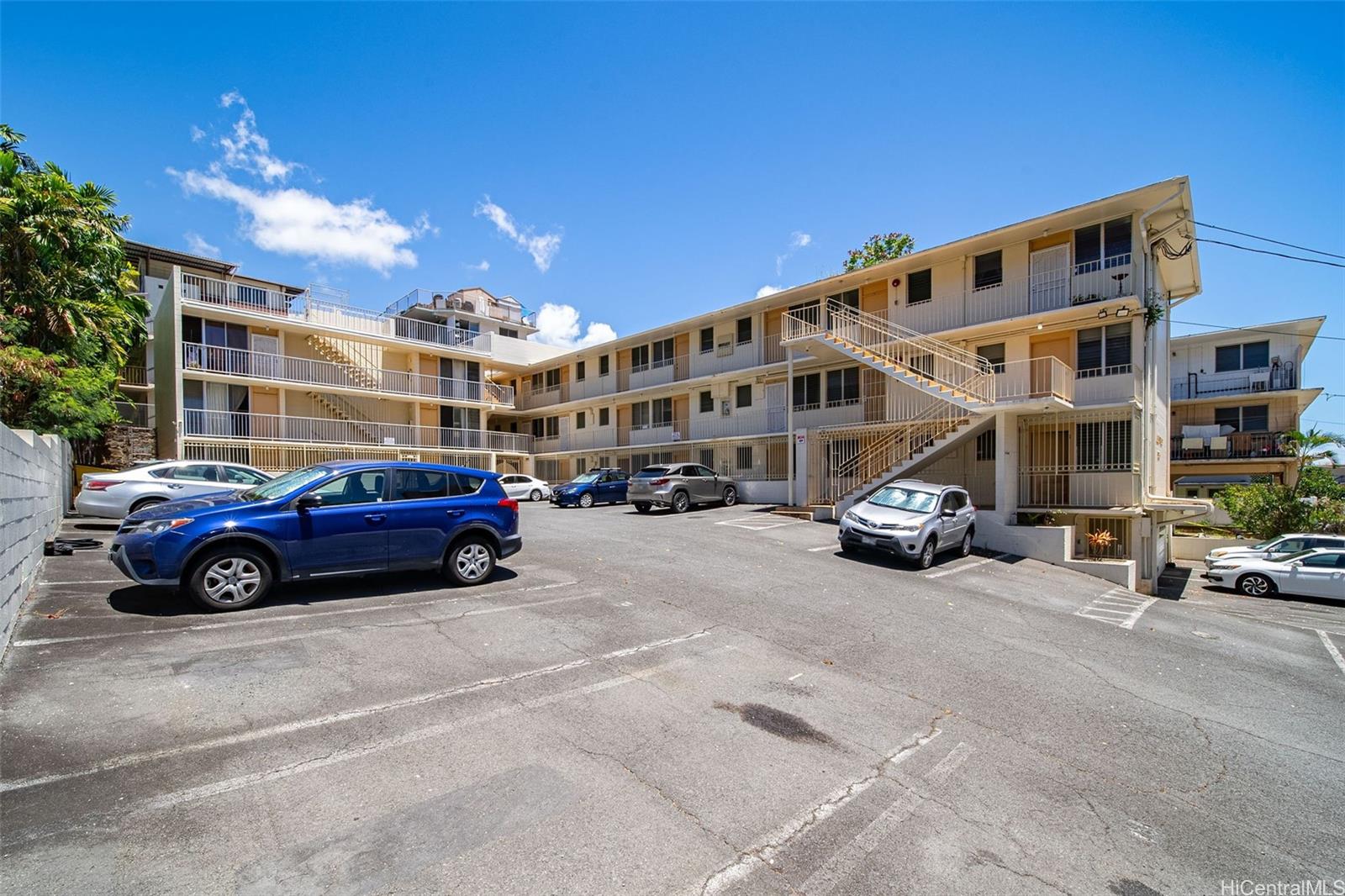 1036 Green Street 105