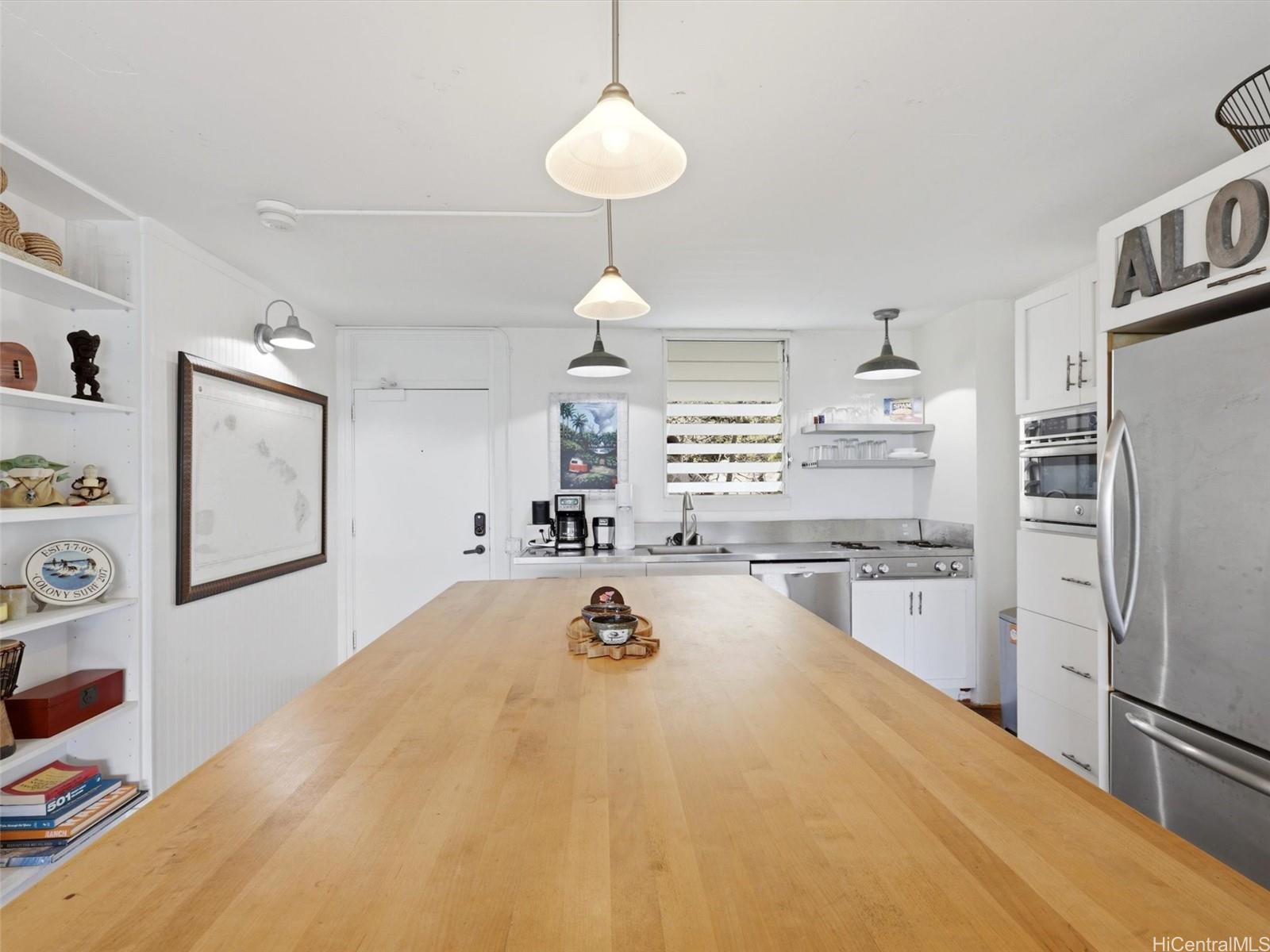 2895 Kalakaua Avenue  Unit 207