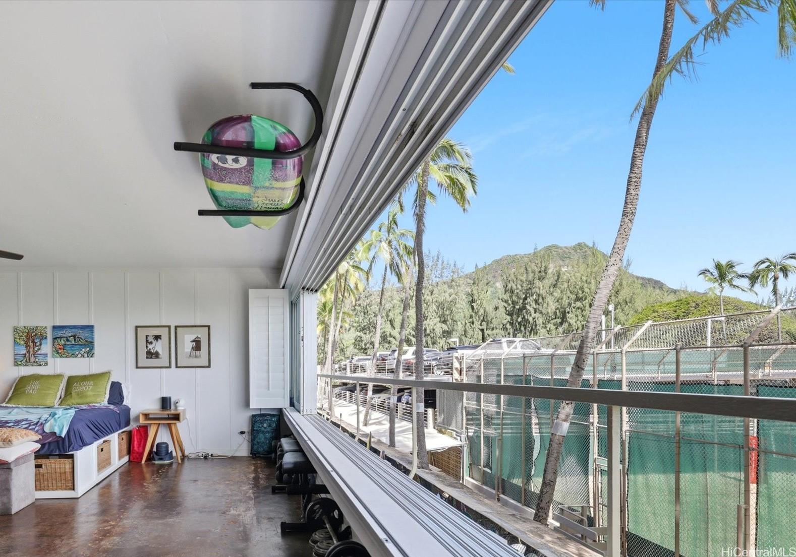 2895 Kalakaua Avenue  Unit 207