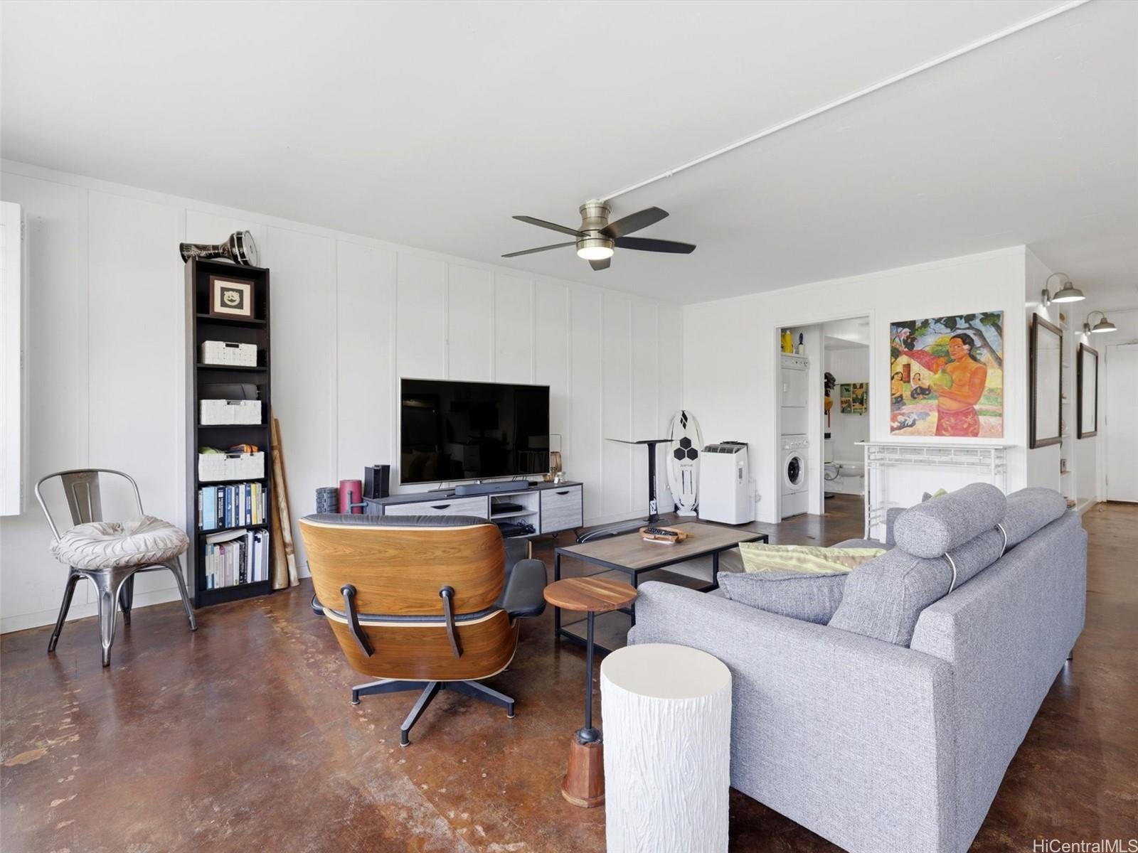 2895 Kalakaua Avenue  Unit 207