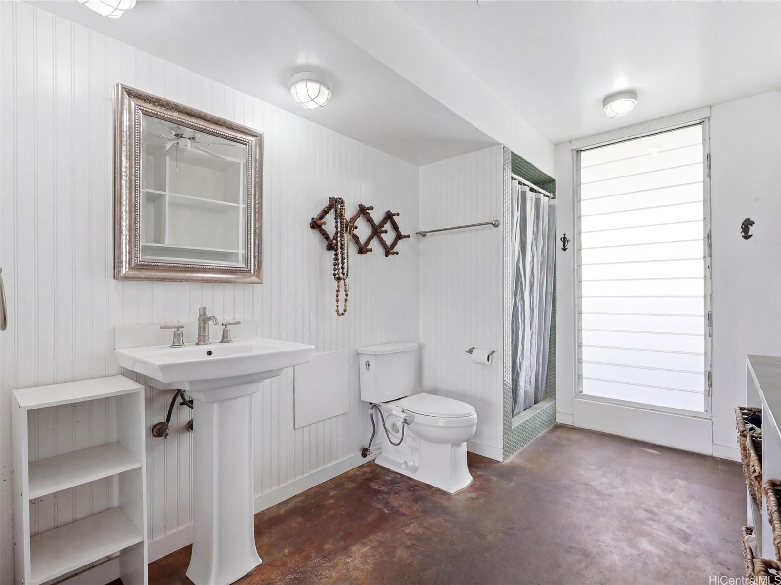2895 Kalakaua Avenue  Unit 207