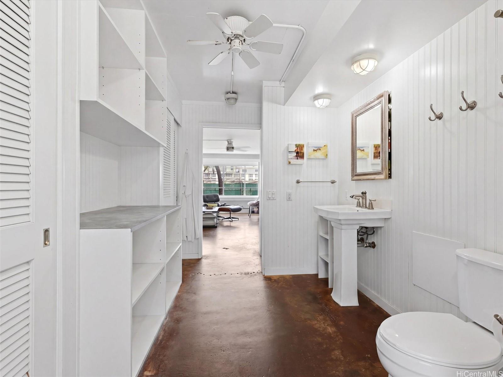 2895 Kalakaua Avenue  Unit 207