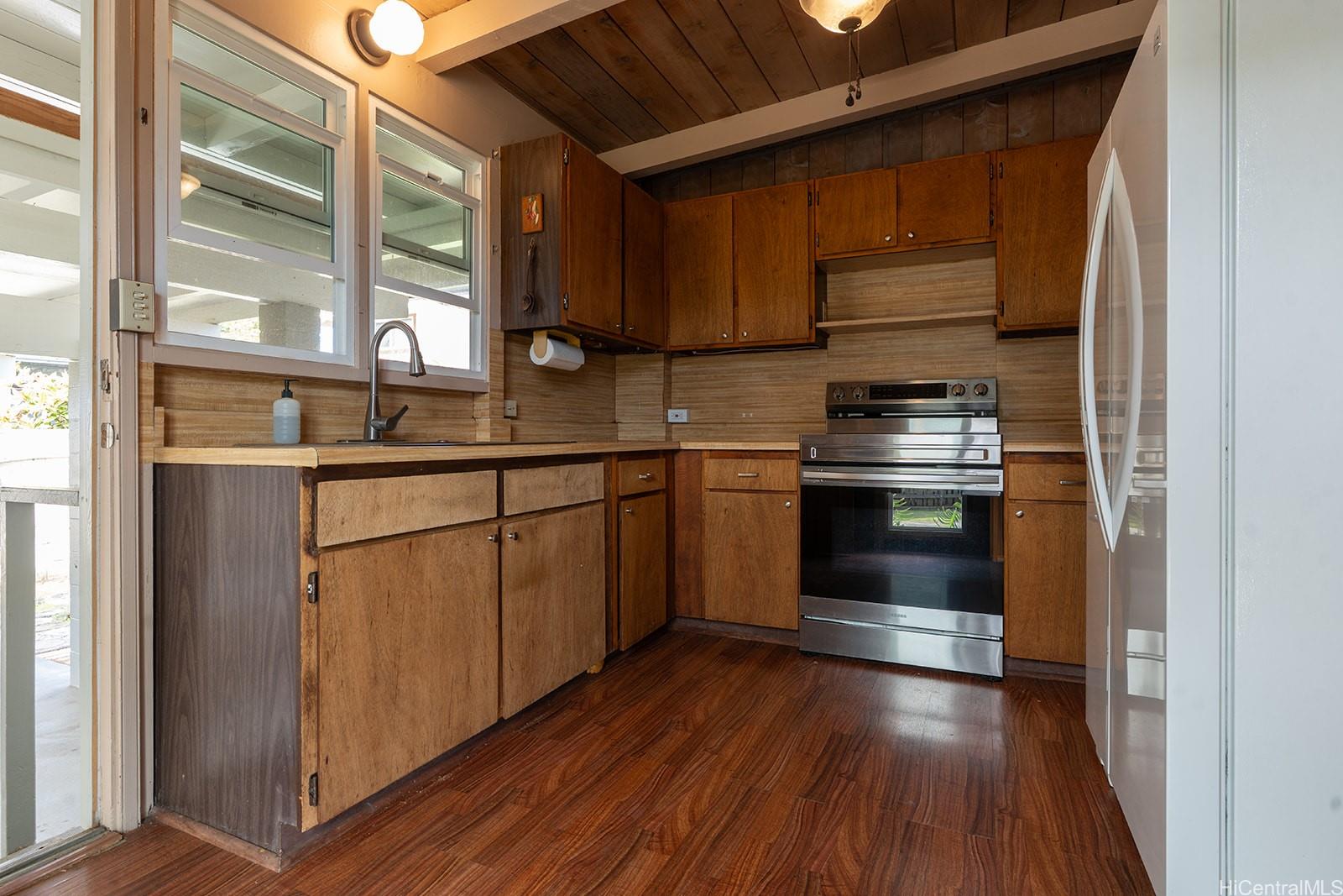 Photo 3 of 14