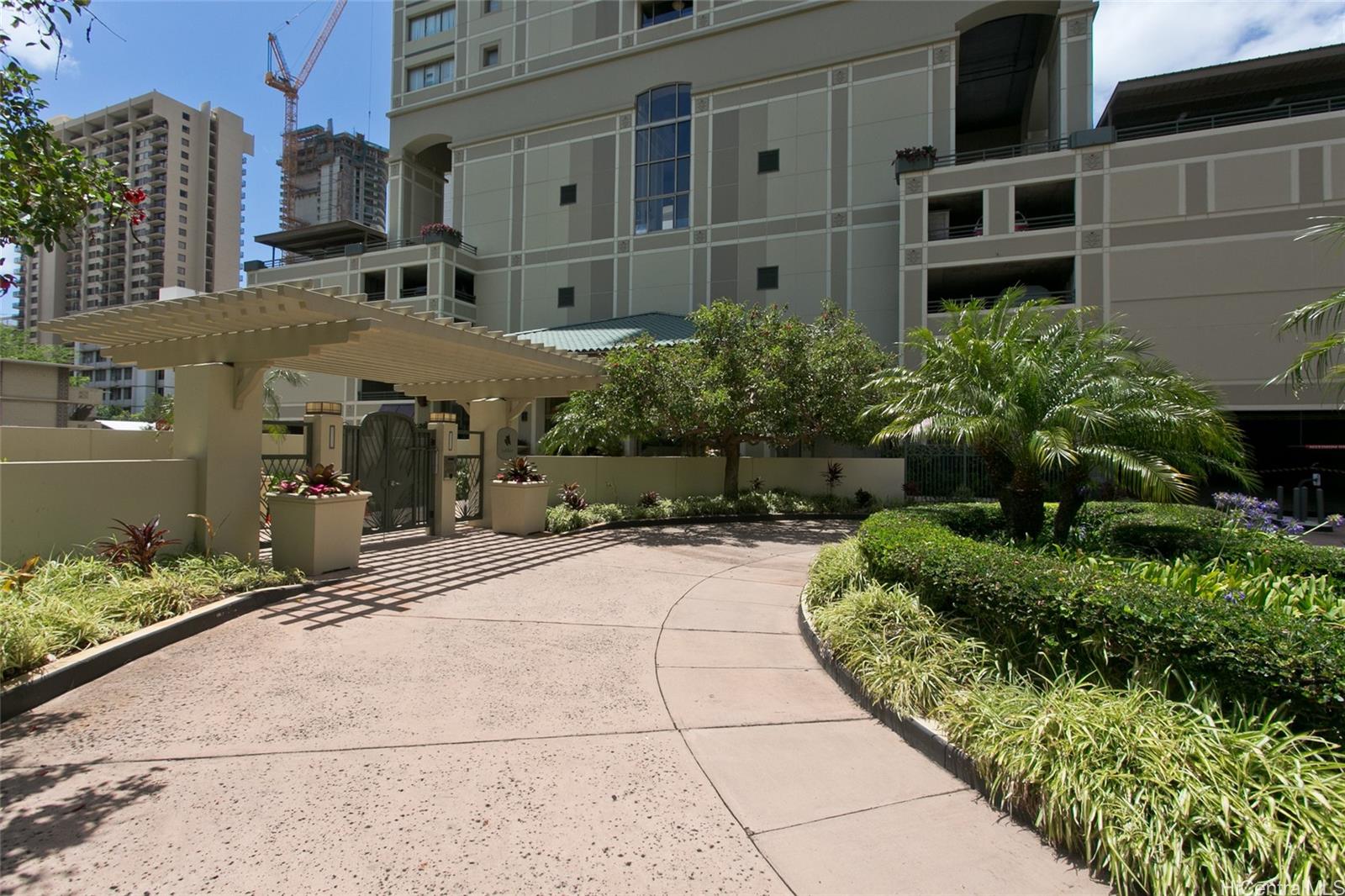 421 Olohana Street 904