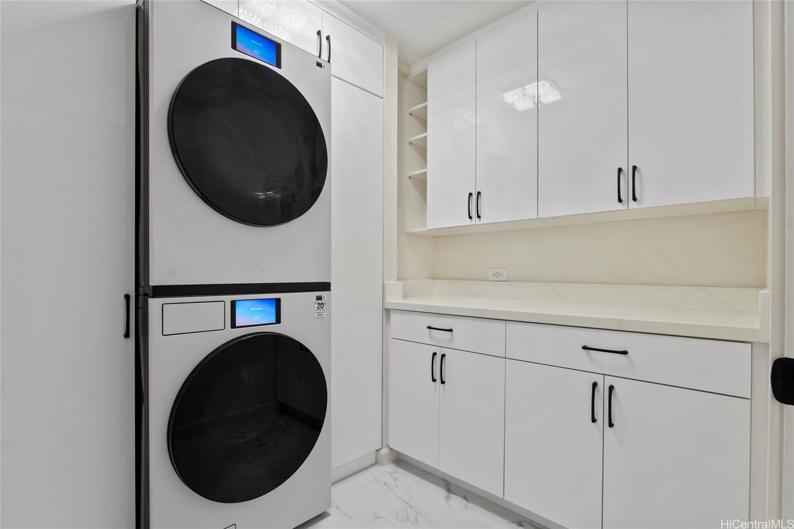 555 University Avenue  Unit 1
