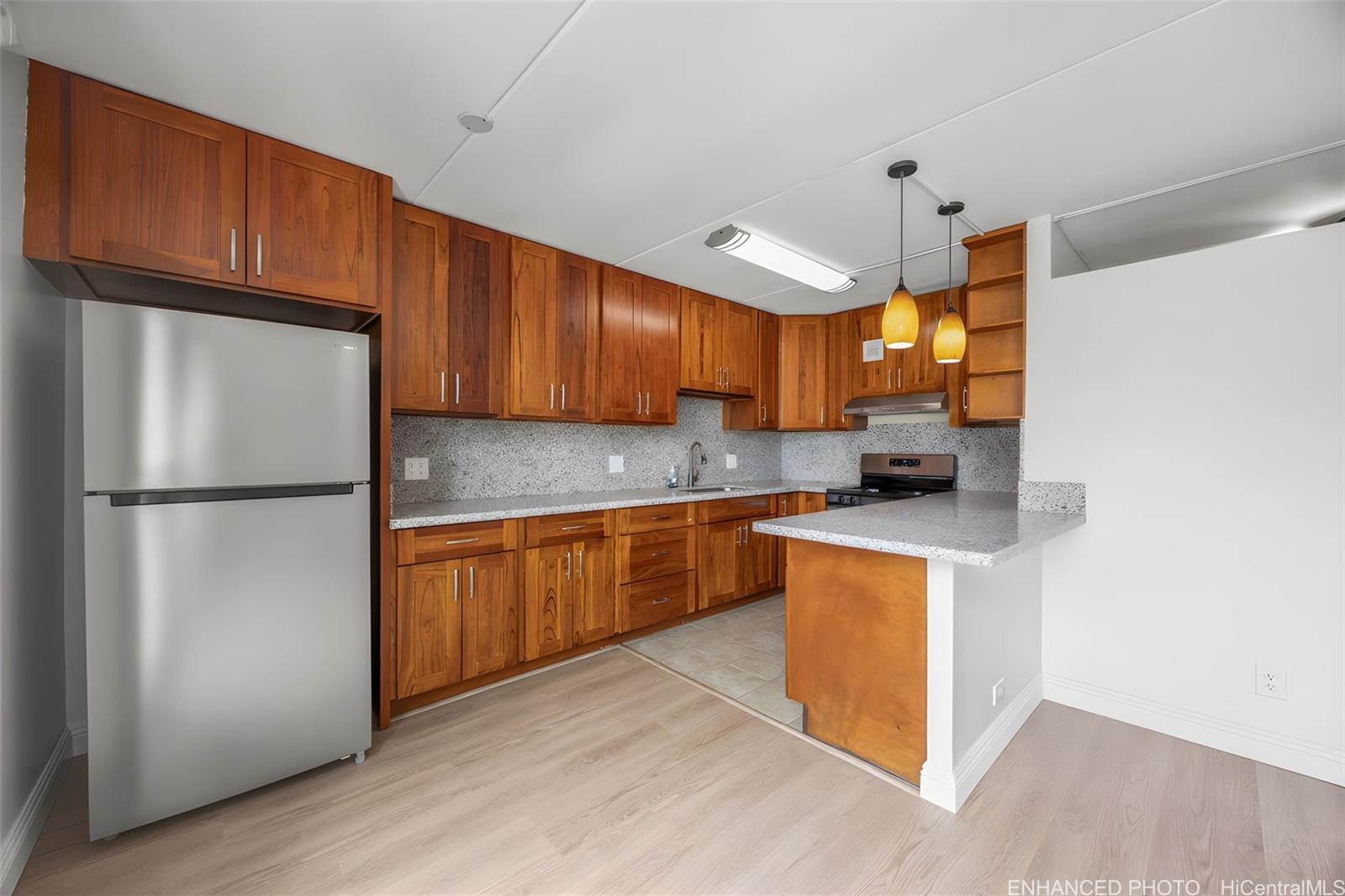 910 Ahana Street 201 · Sandalwood