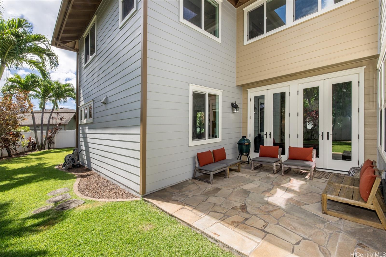 Photo 19 of 25