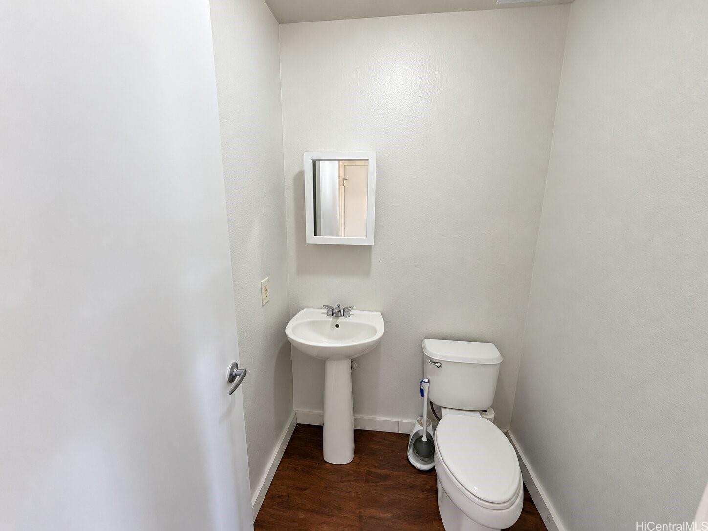 Photo 11 of 25
