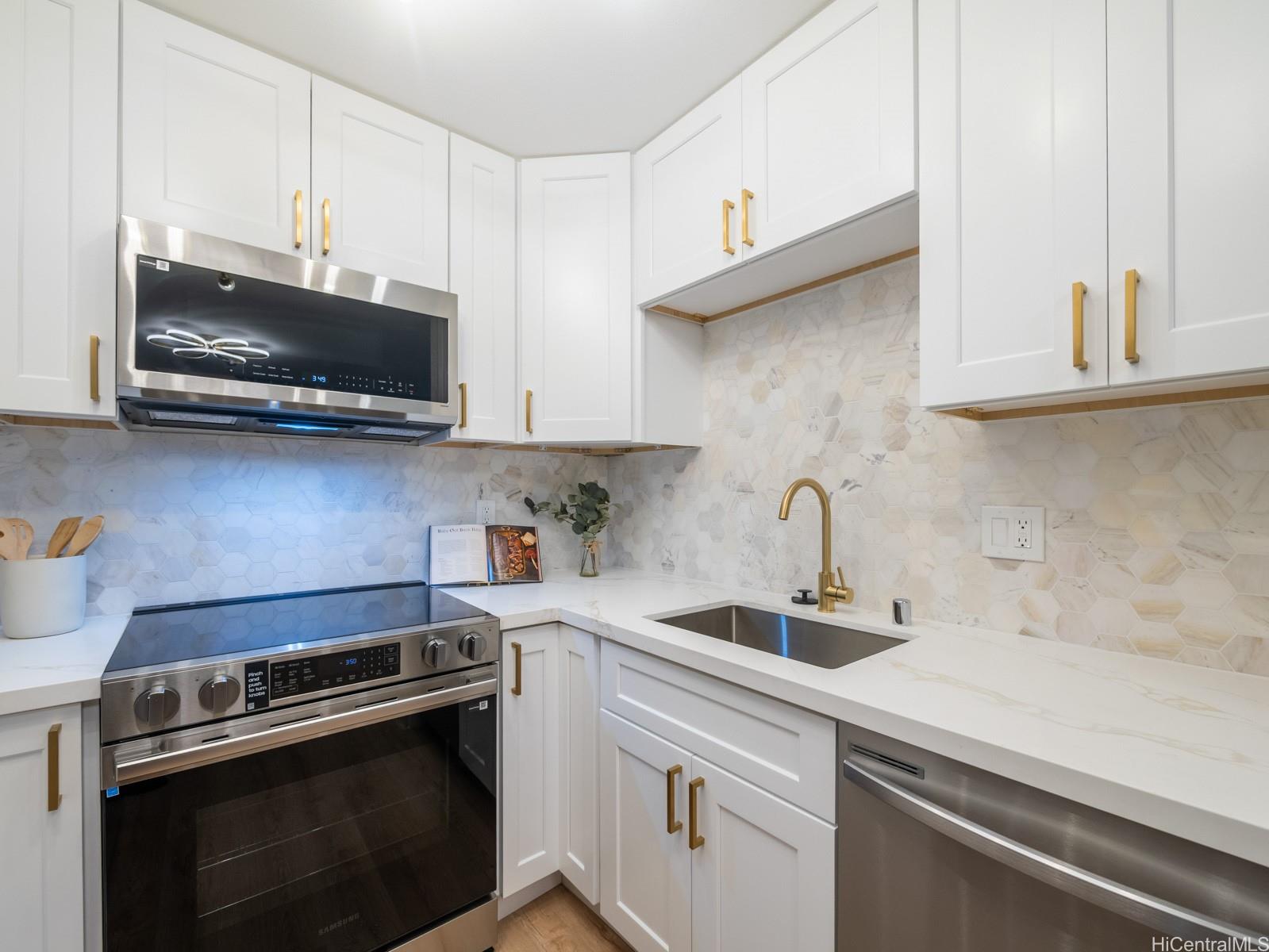 Photo 9 of 25