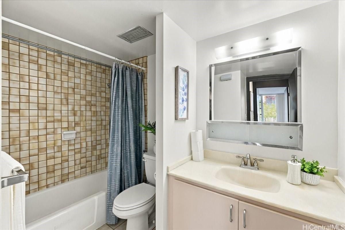 2825 S King Street  Unit 201