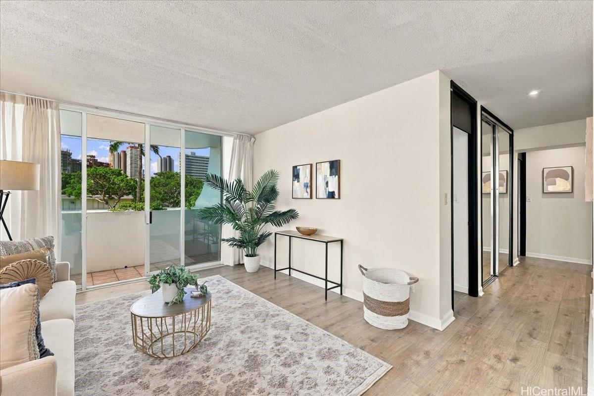 2825 S King Street  Unit 201