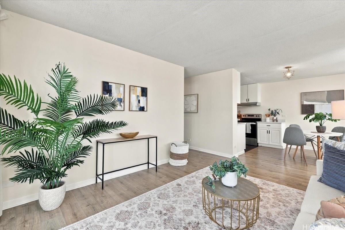 2825 S King Street  Unit 201