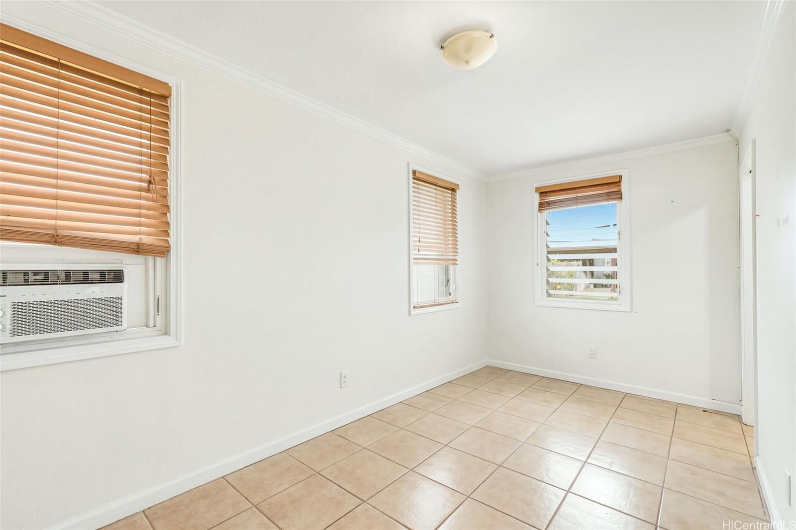Photo 7 of 25