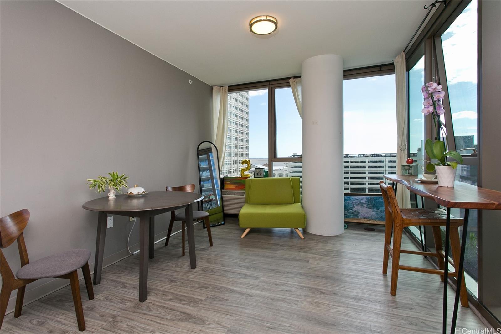 Click for more details 1390 Kapiolani Boulevard 1002