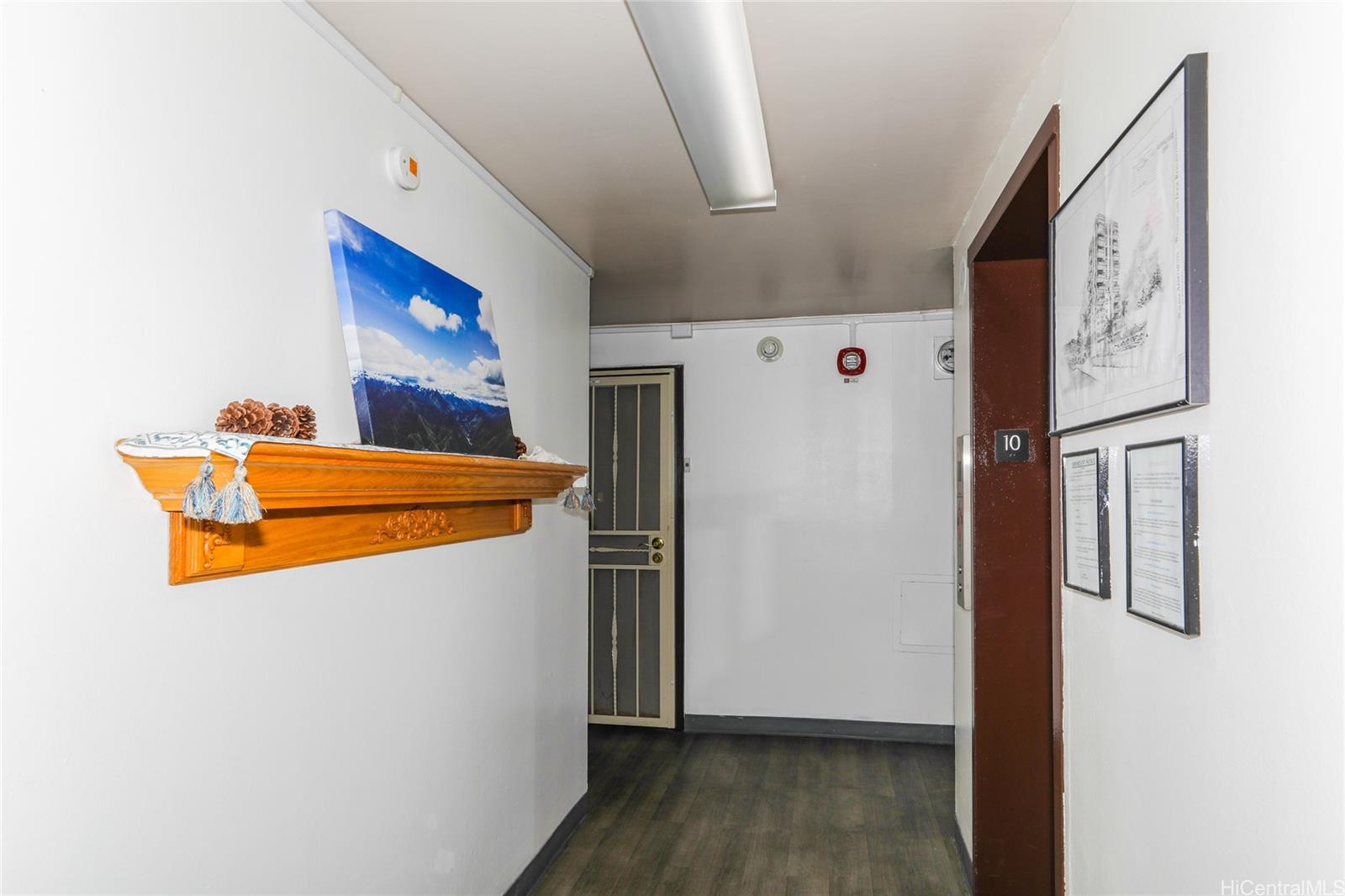 Photo 21 of 25
