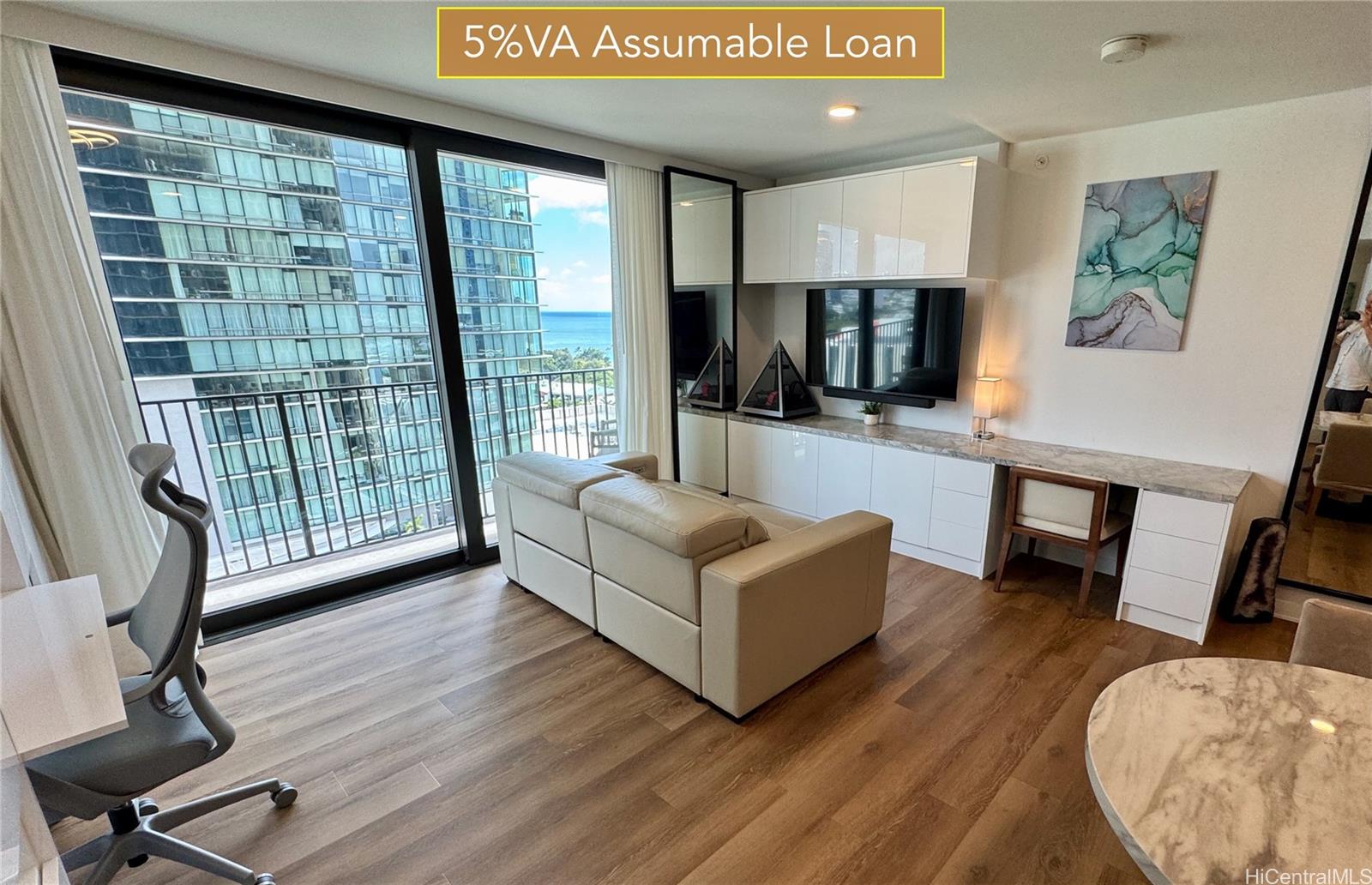 Click for more details 987 Queen Street 1612