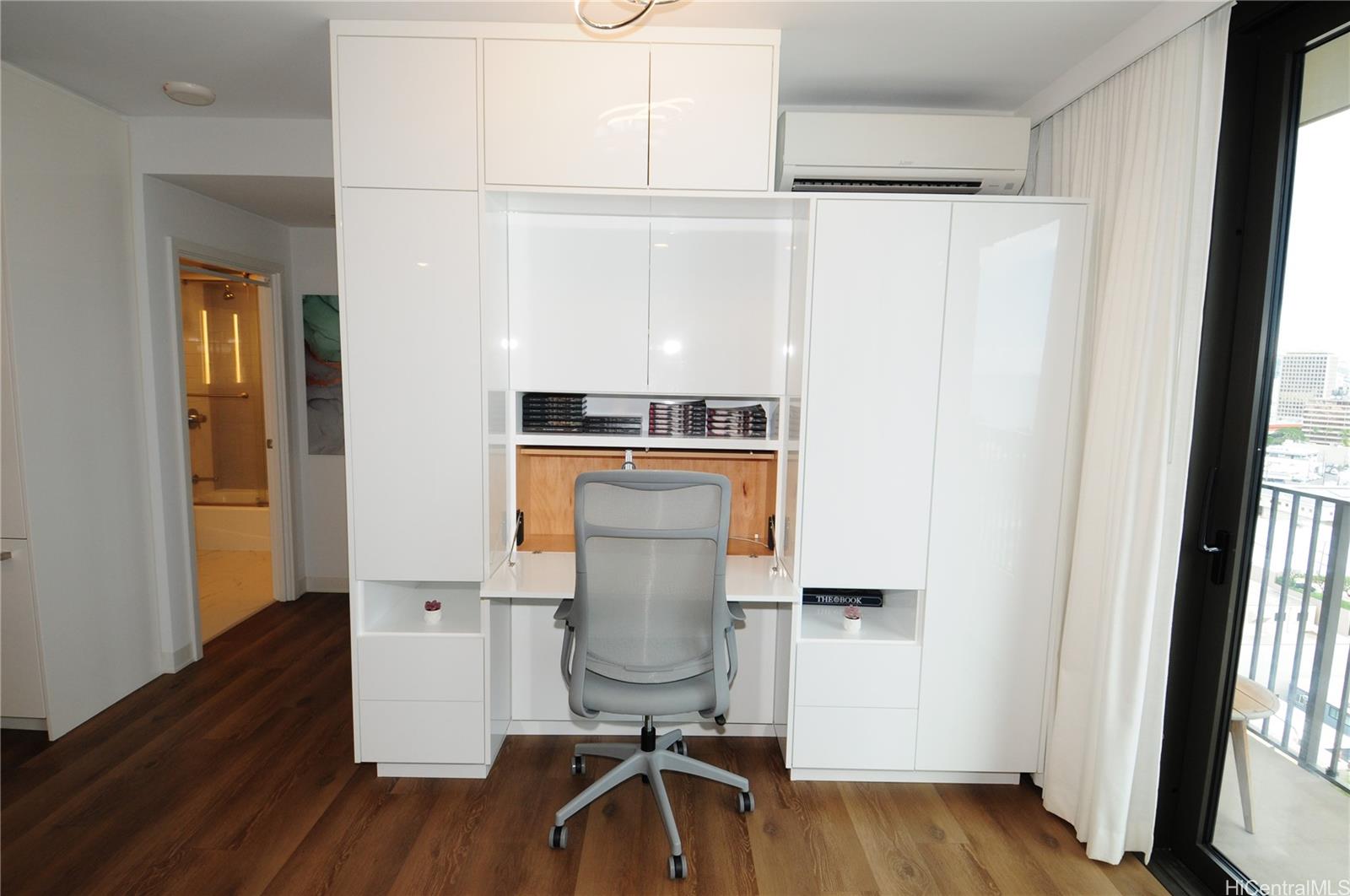 Photo 9 of 25