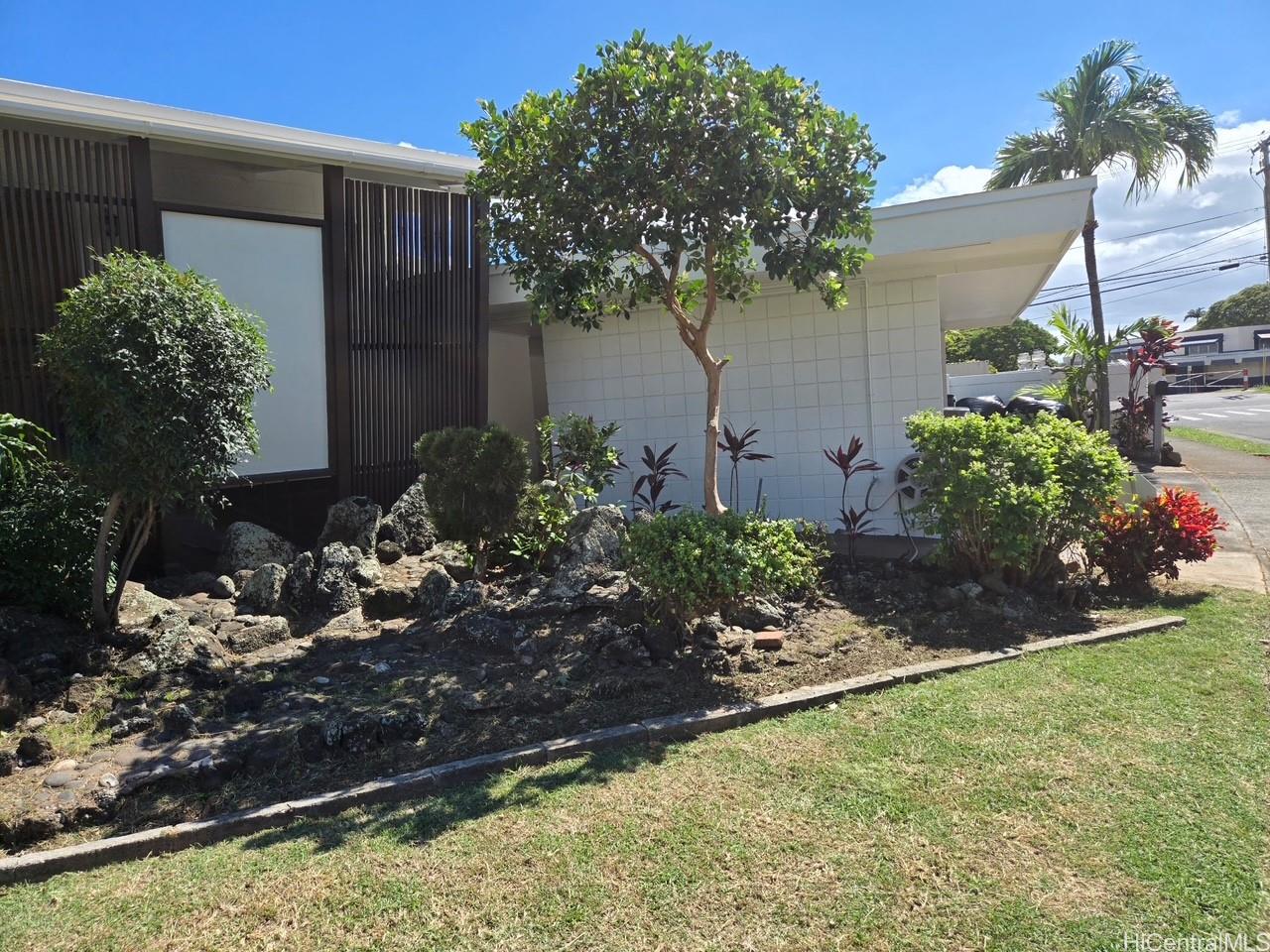 1311 Maalahi Street